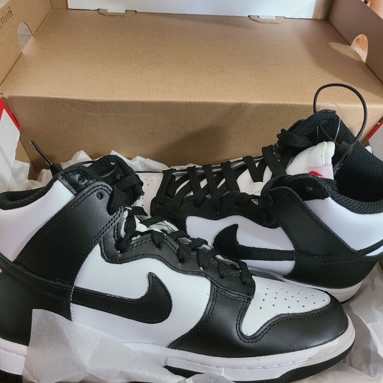 (W) Nike Dunk High Black and White 착용 스타일