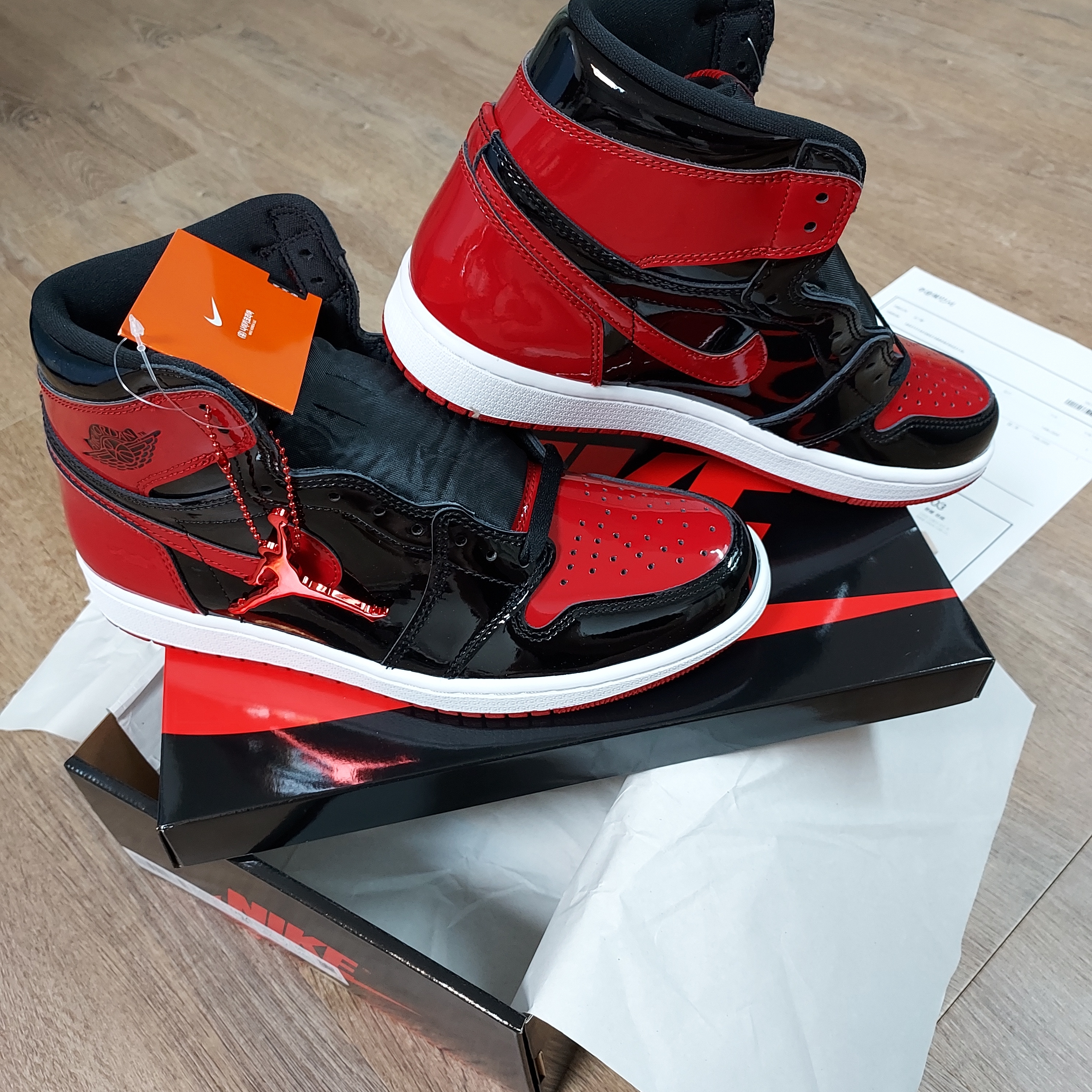Jordan 1 Retro High OG Patent Bred 착용 스타일 - 1