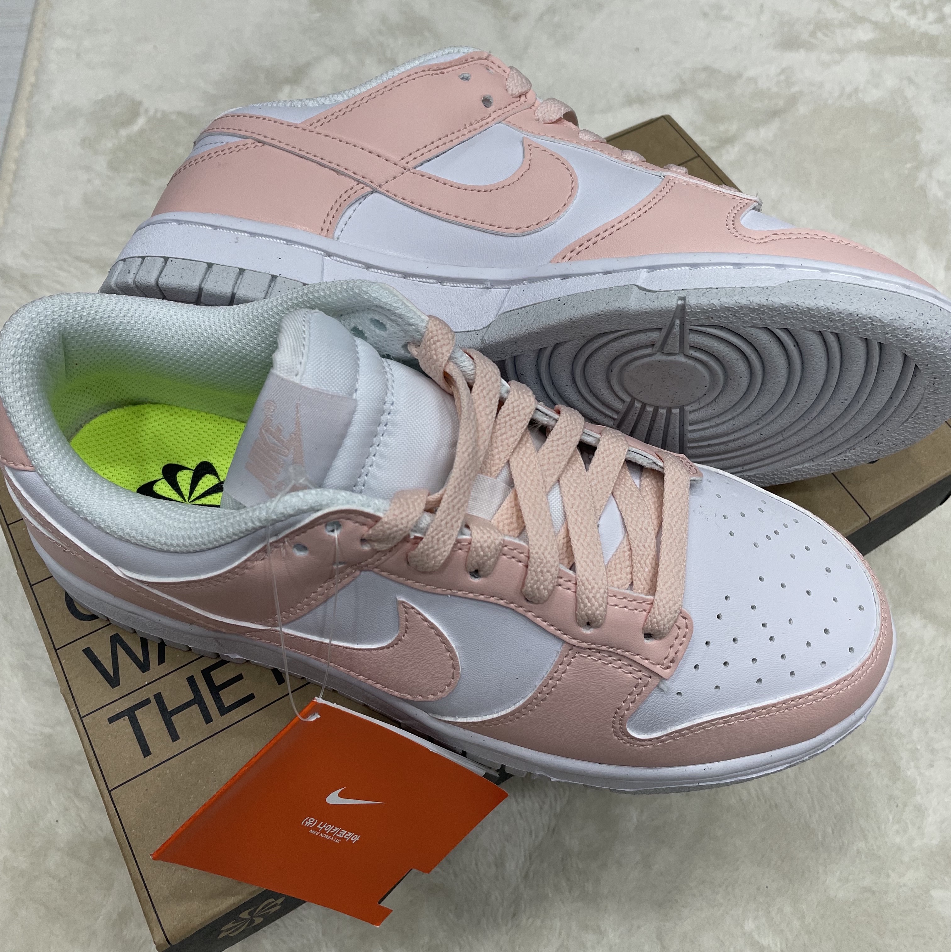 (W) Nike Dunk Low Next Nature Pale Coral 착용 스타일 - 2