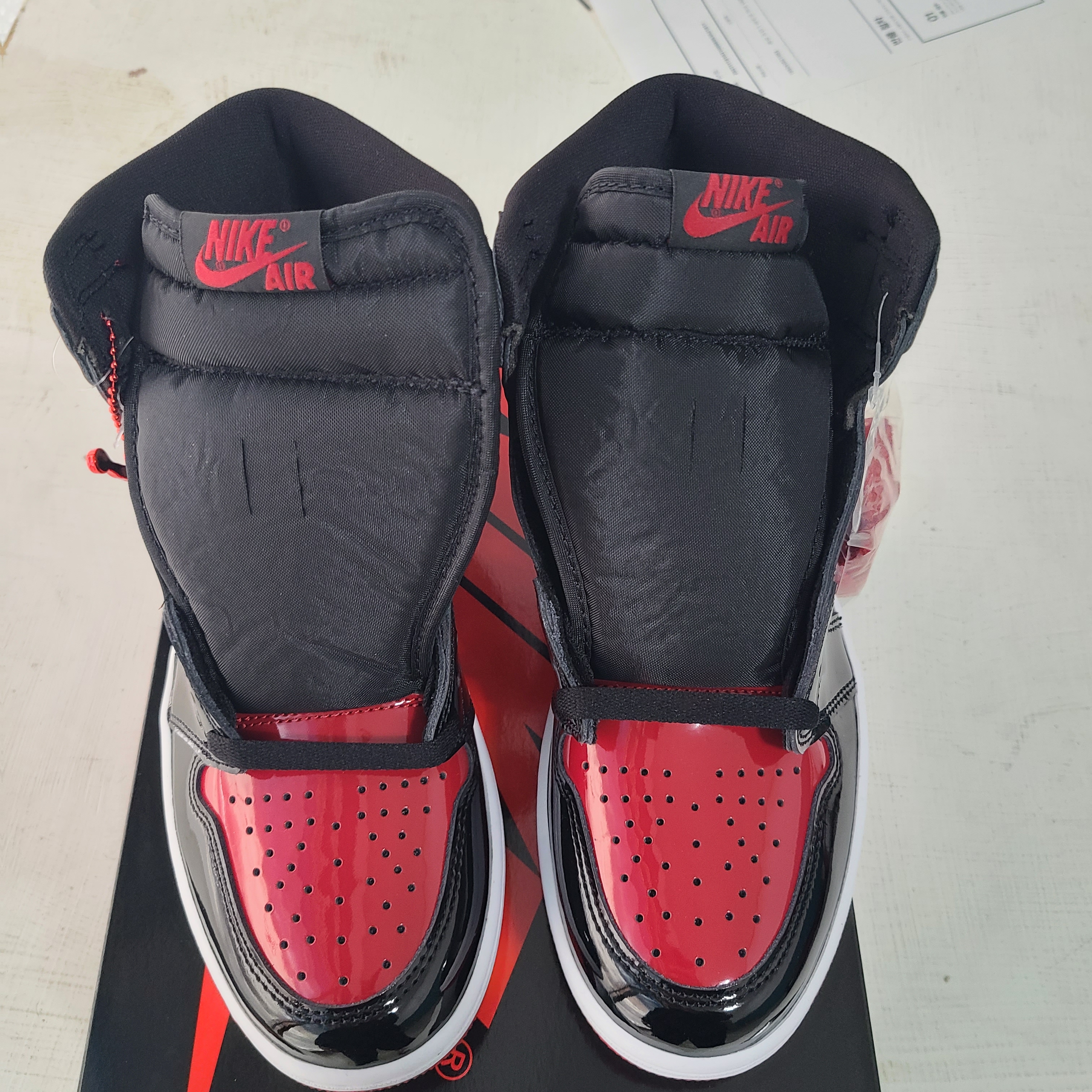 Jordan 1 Retro High OG Patent Bred 착용 스타일 - 3