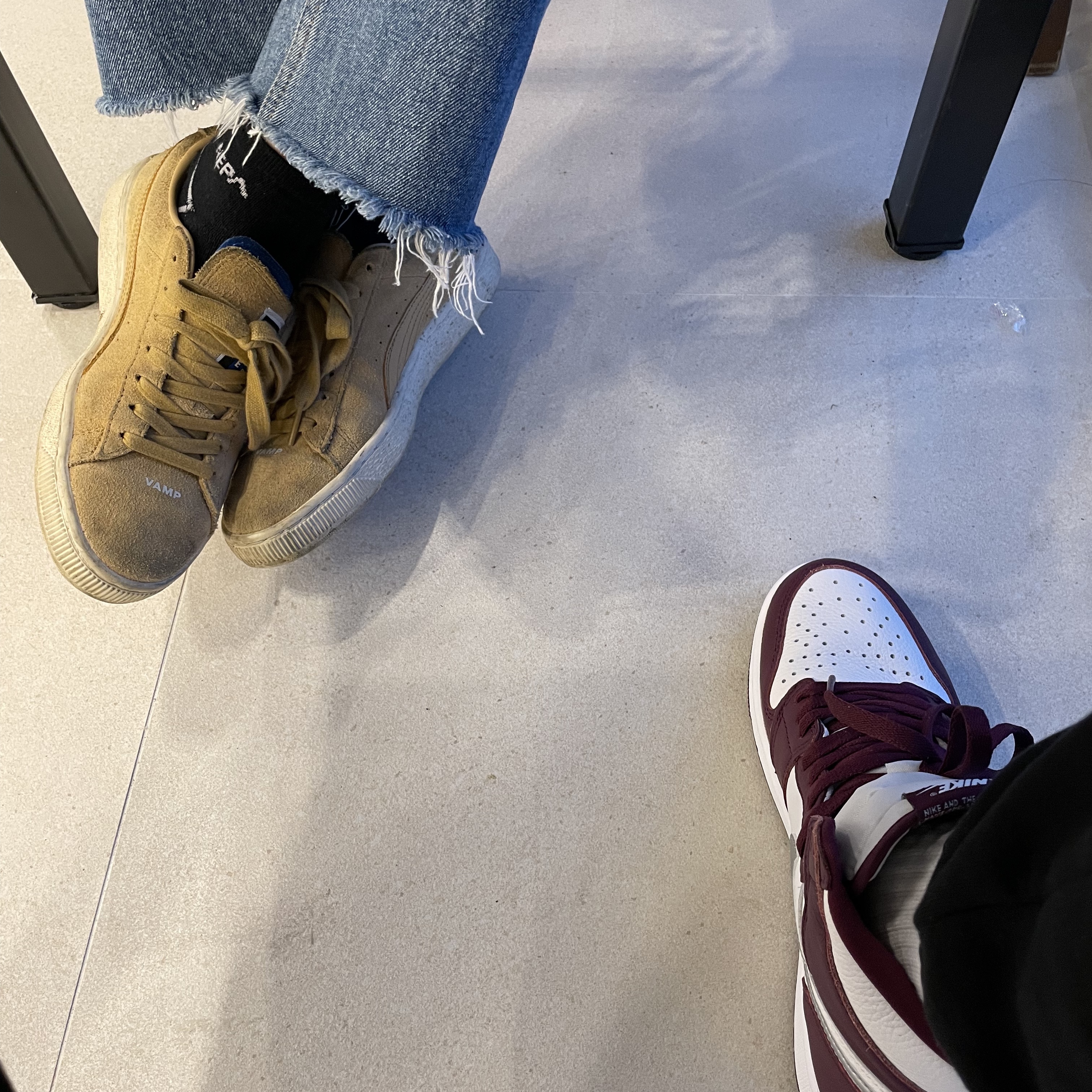 Jordan 1 Retro High OG Bordeaux, Puma x Ader Error Suede Whisper White 착용 스타일