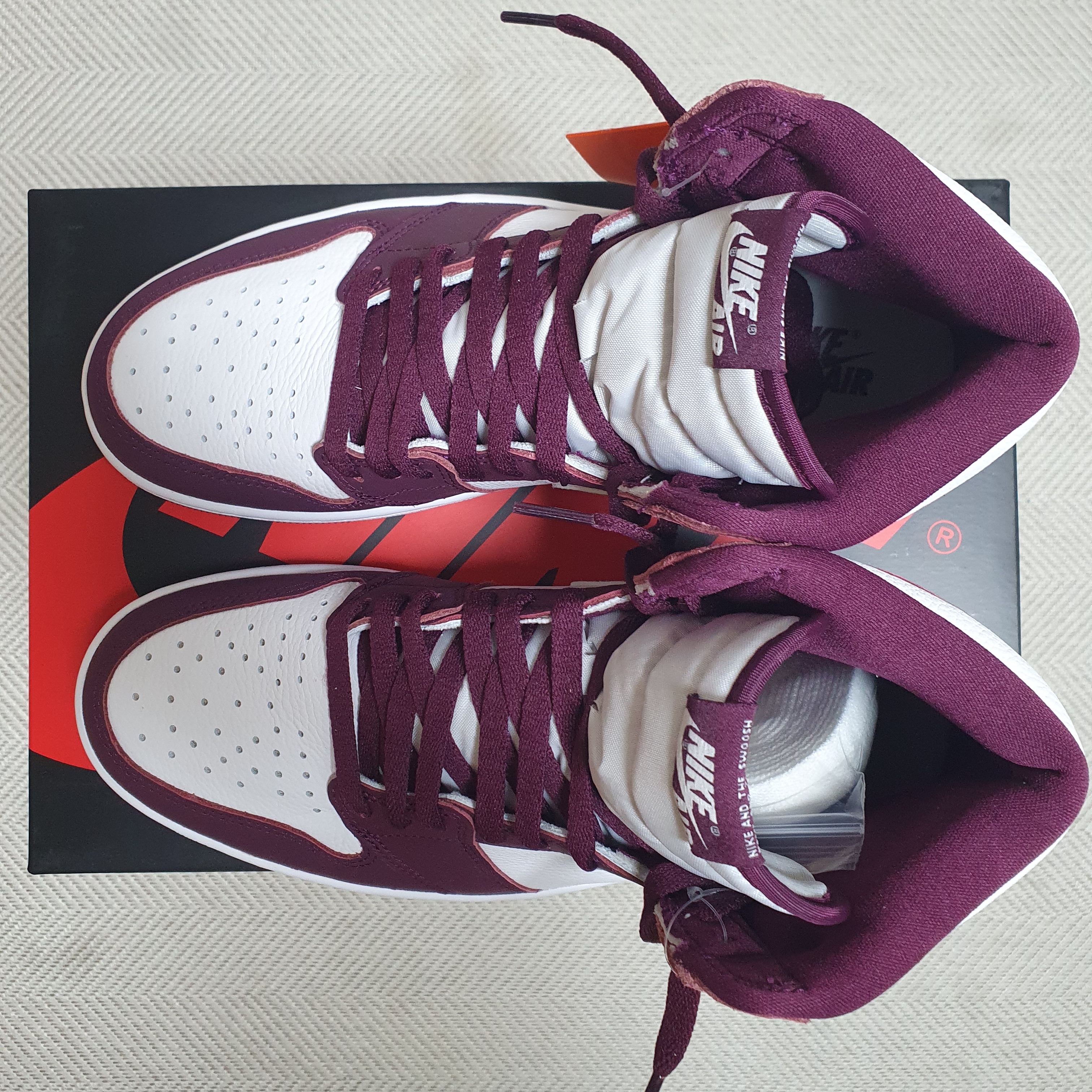 Jordan 1 Retro High OG Bordeaux 착용 스타일 - 4