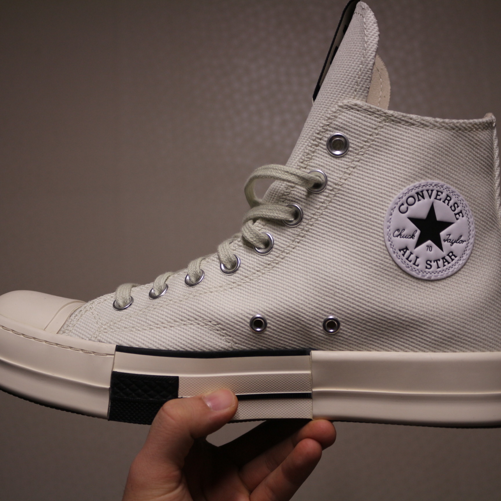 Converse x Drkshdw Drkstr Chuck 70 High Lily White, Converse x Drkshdw Drkstr Chuck 70 Ox Black 착용 스타일 - 2
