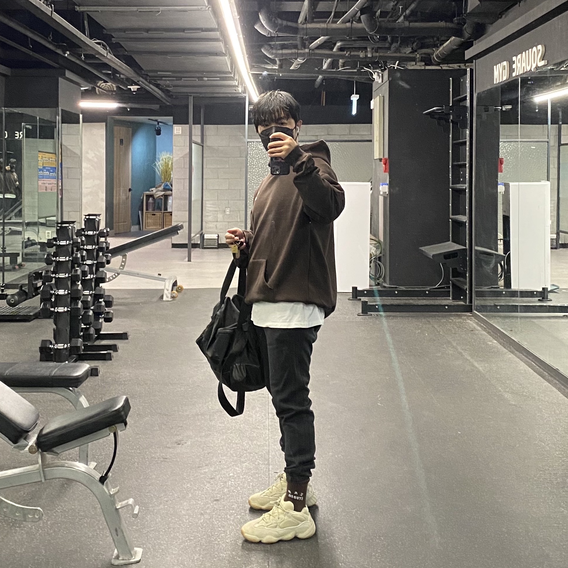 IAB Studio Hoodie Brown, IAB Studio Socks Pack White Gray Brown 착용 스타일