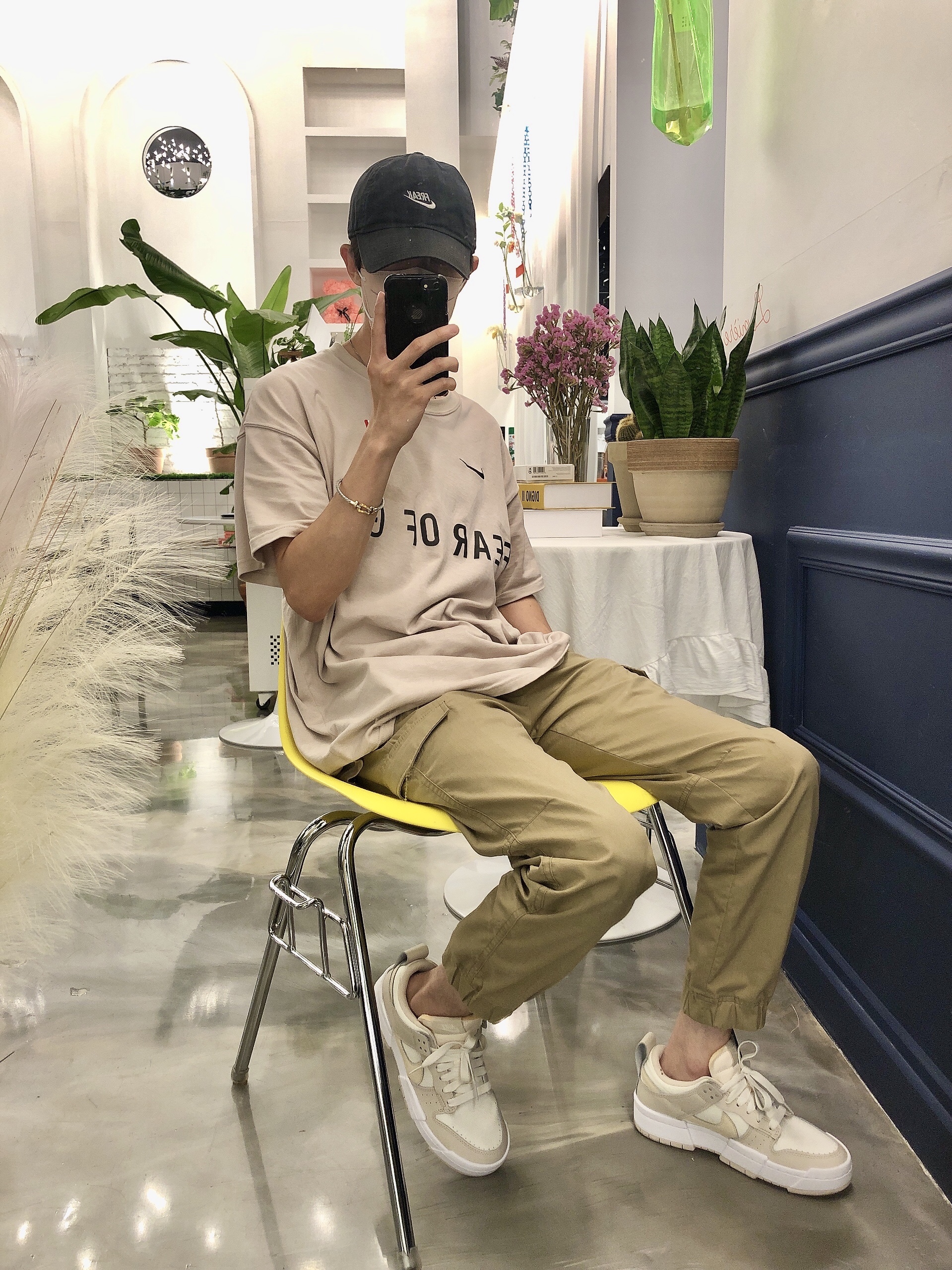 Nike x Fear of God Warm Up T-Shirt Oatmeal, (W) Nike Dunk Low Disrupt Desert Sand 착용 스타일