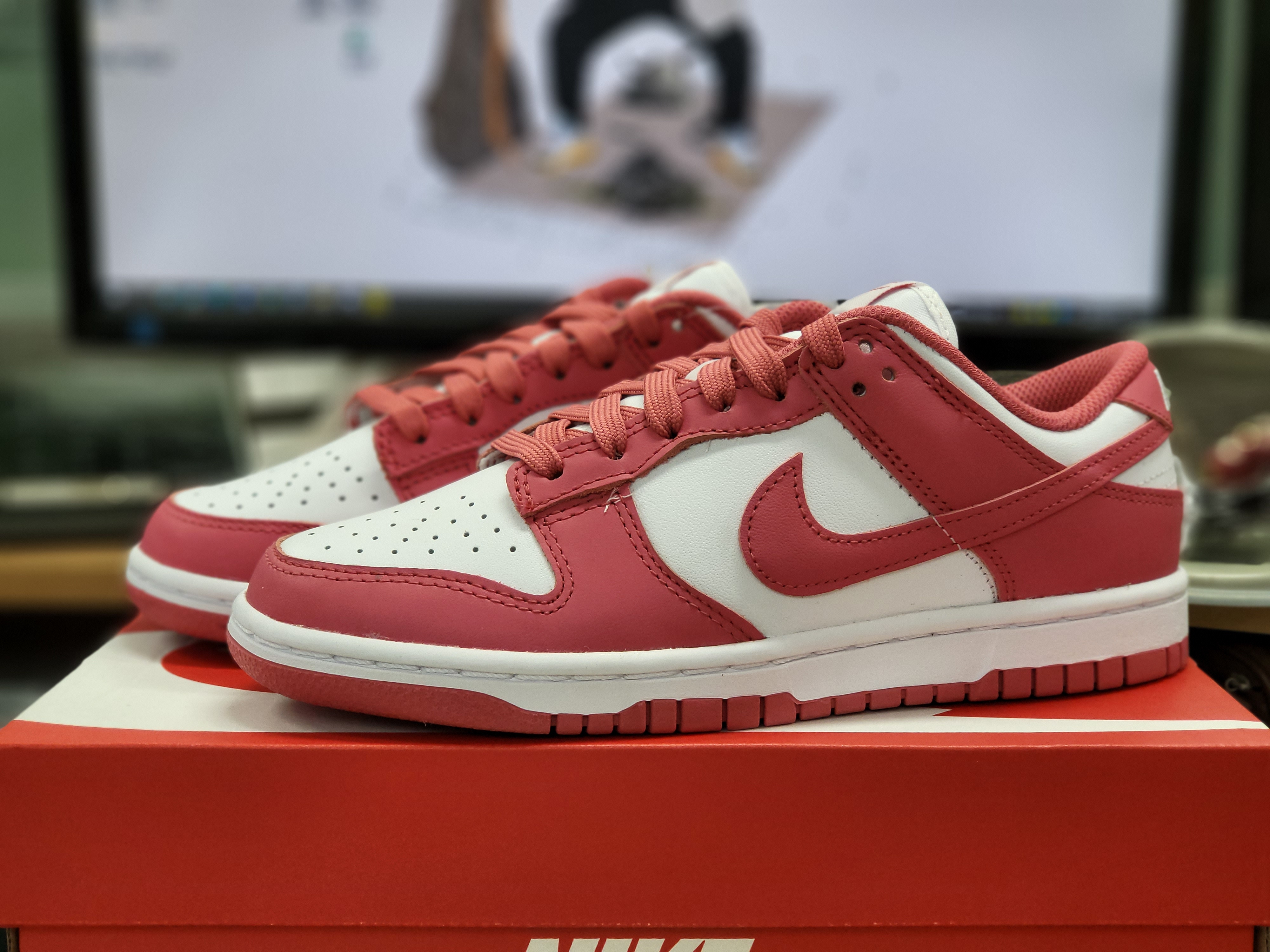 (W) Nike Dunk Low Archeo Pink 착용 스타일