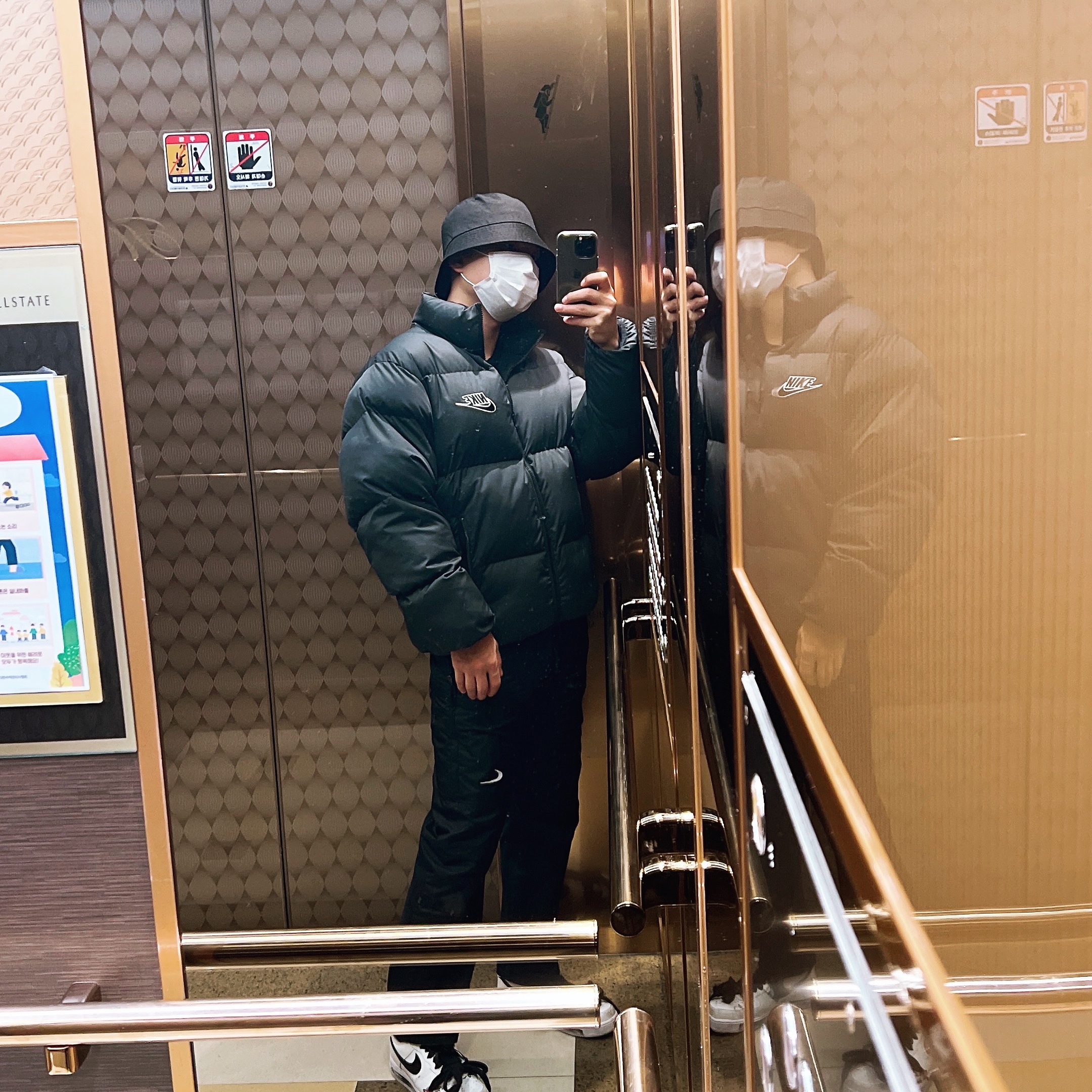 Supreme x Nike Reversible Puffy Jacket Black - 21SS, Nike x Peaceminusone Air Force 1 Low Para-Noise 2.0 착용 스타일