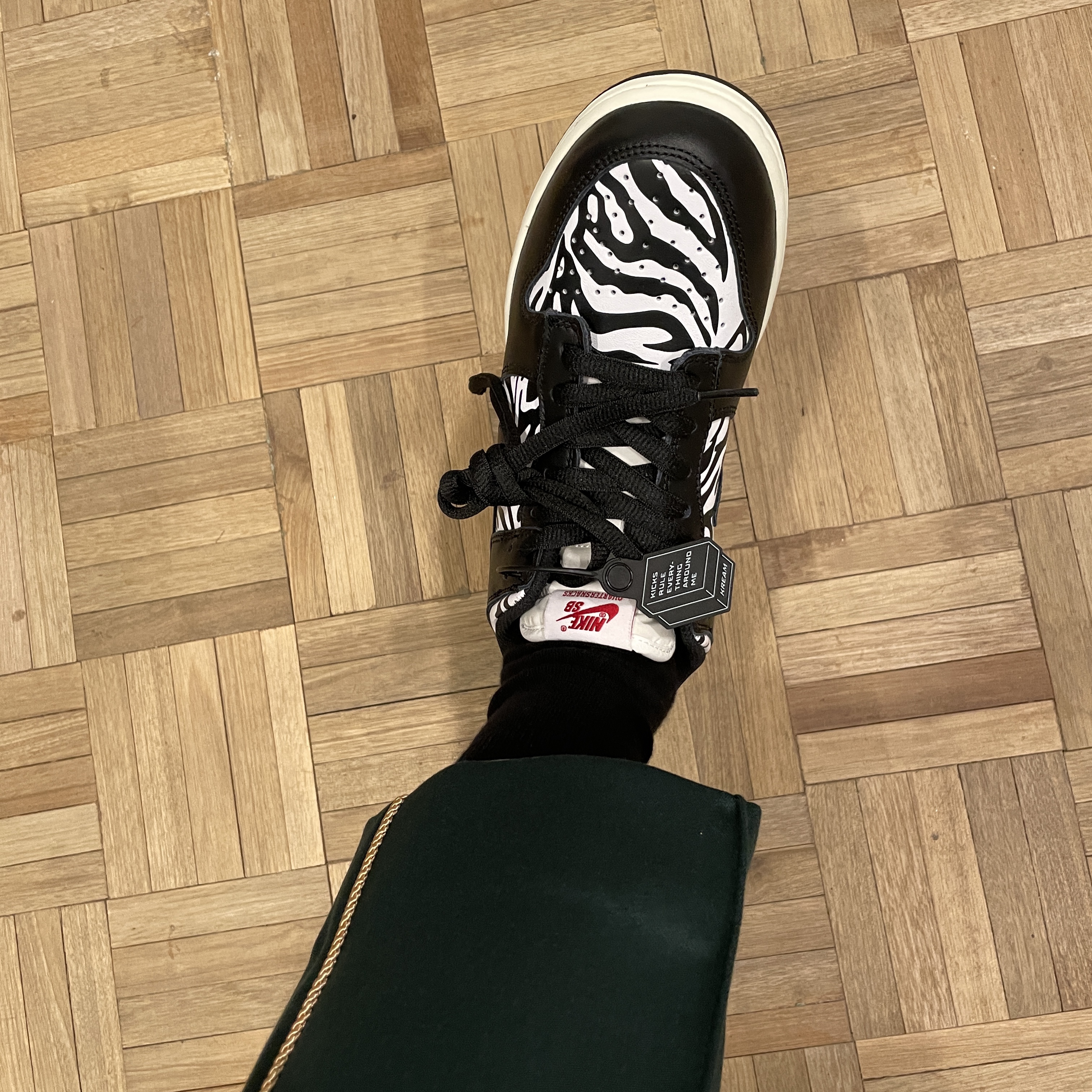 Nike x Quartersnacks SB Dunk Low Zebra Cake 착용 스타일 - 2