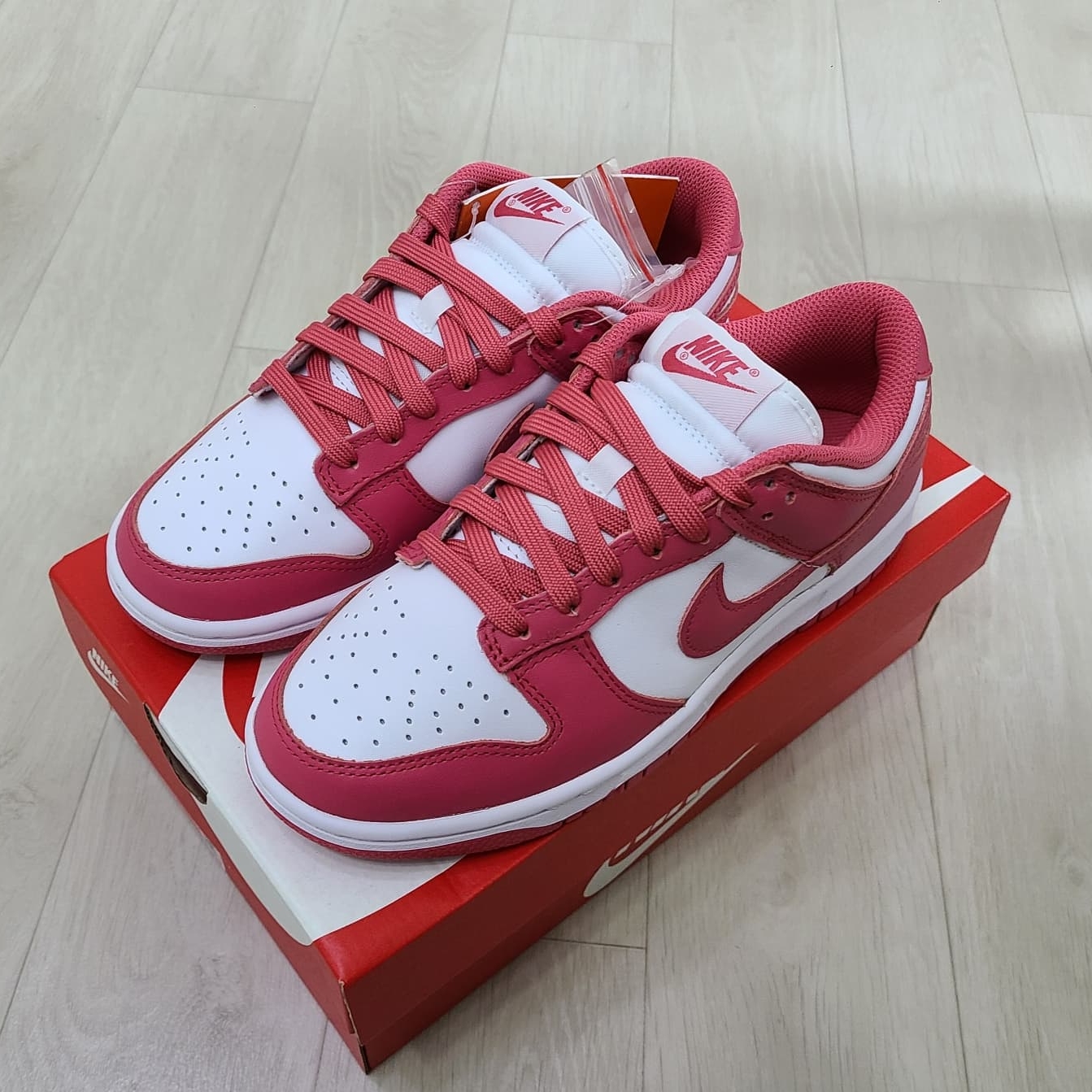 (W) Nike Dunk Low Archeo Pink 착용 스타일 - 2