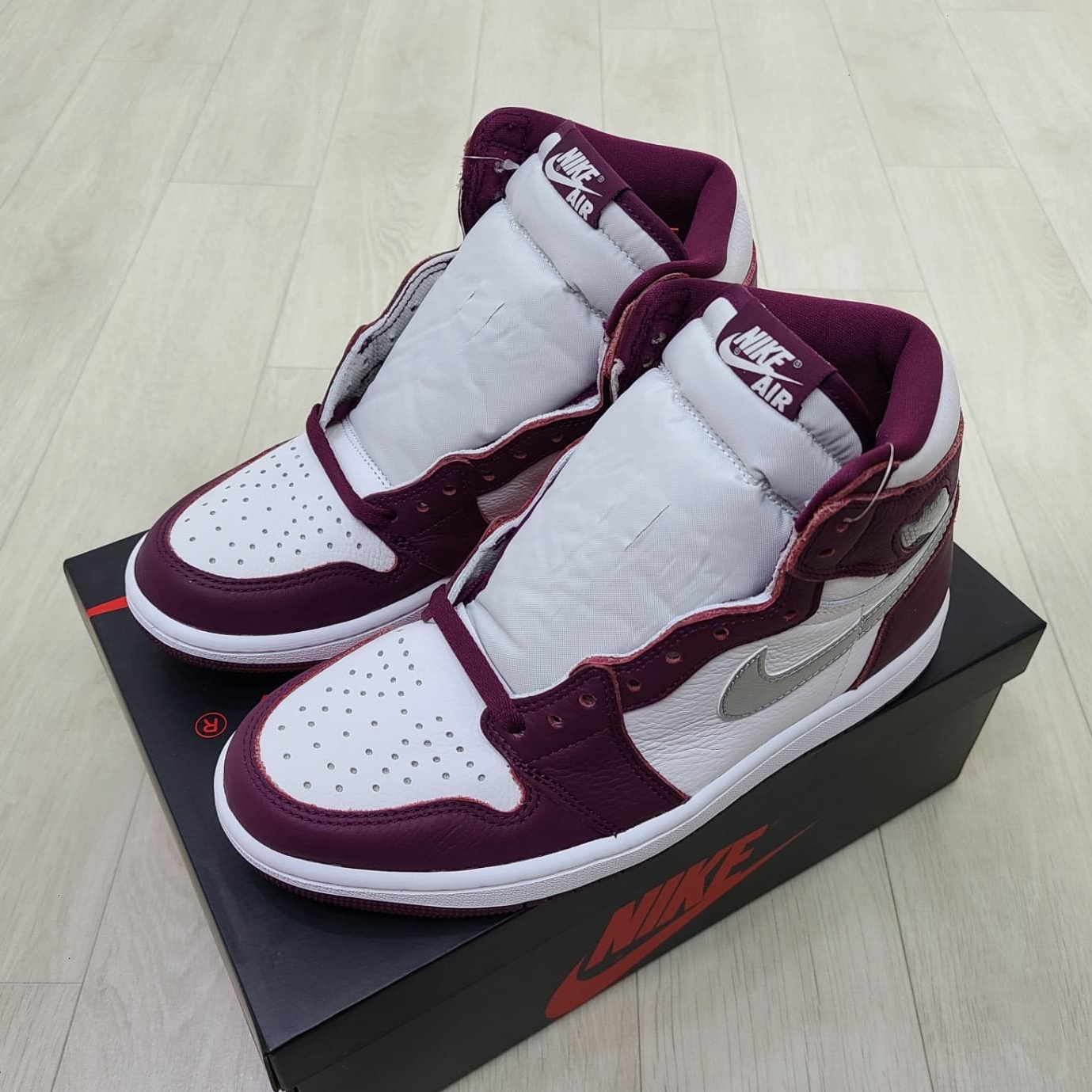 Jordan 1 Retro High OG Bordeaux 착용 스타일 - 2