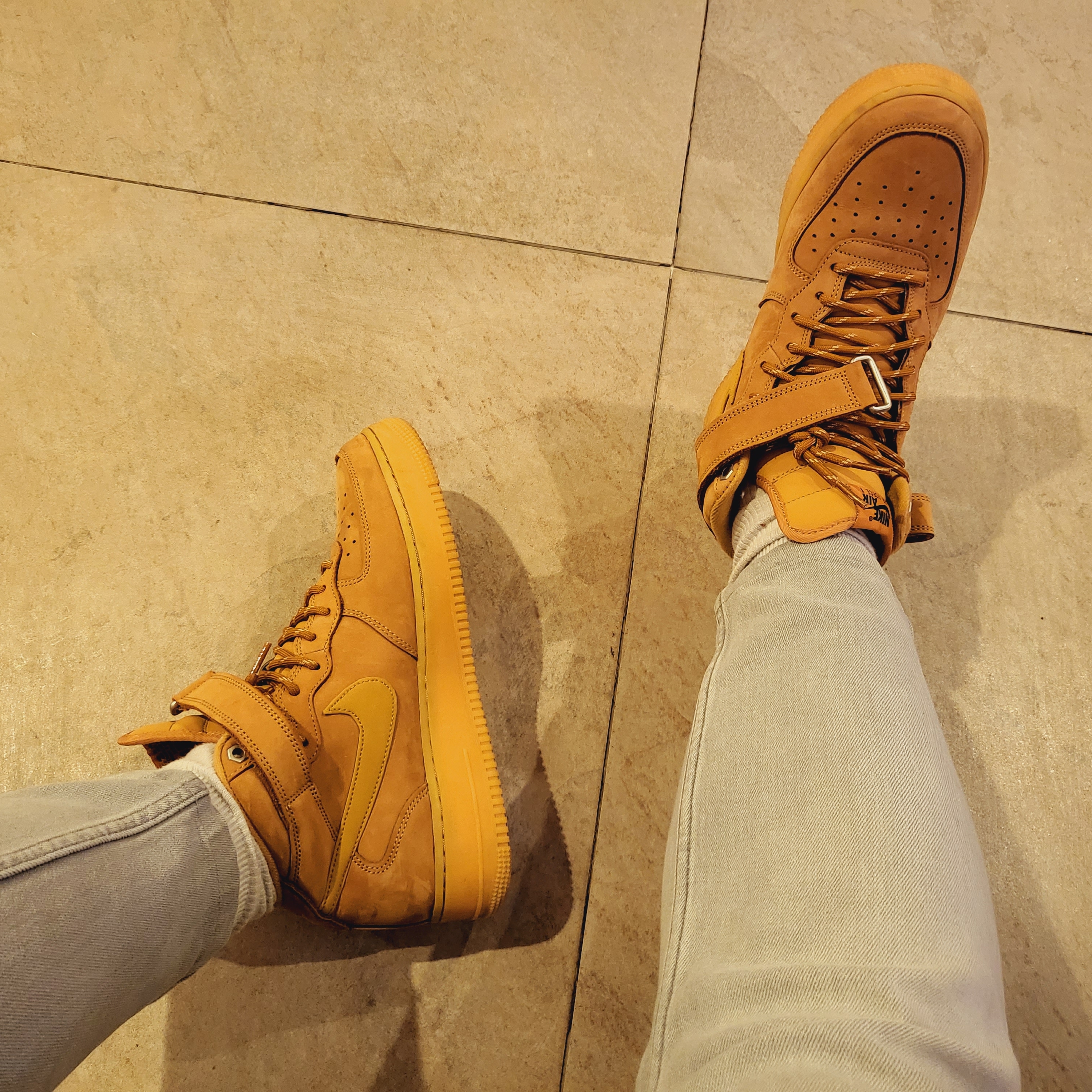 Nike Air Force 1 Mid '07 WB Flax 착용 스타일