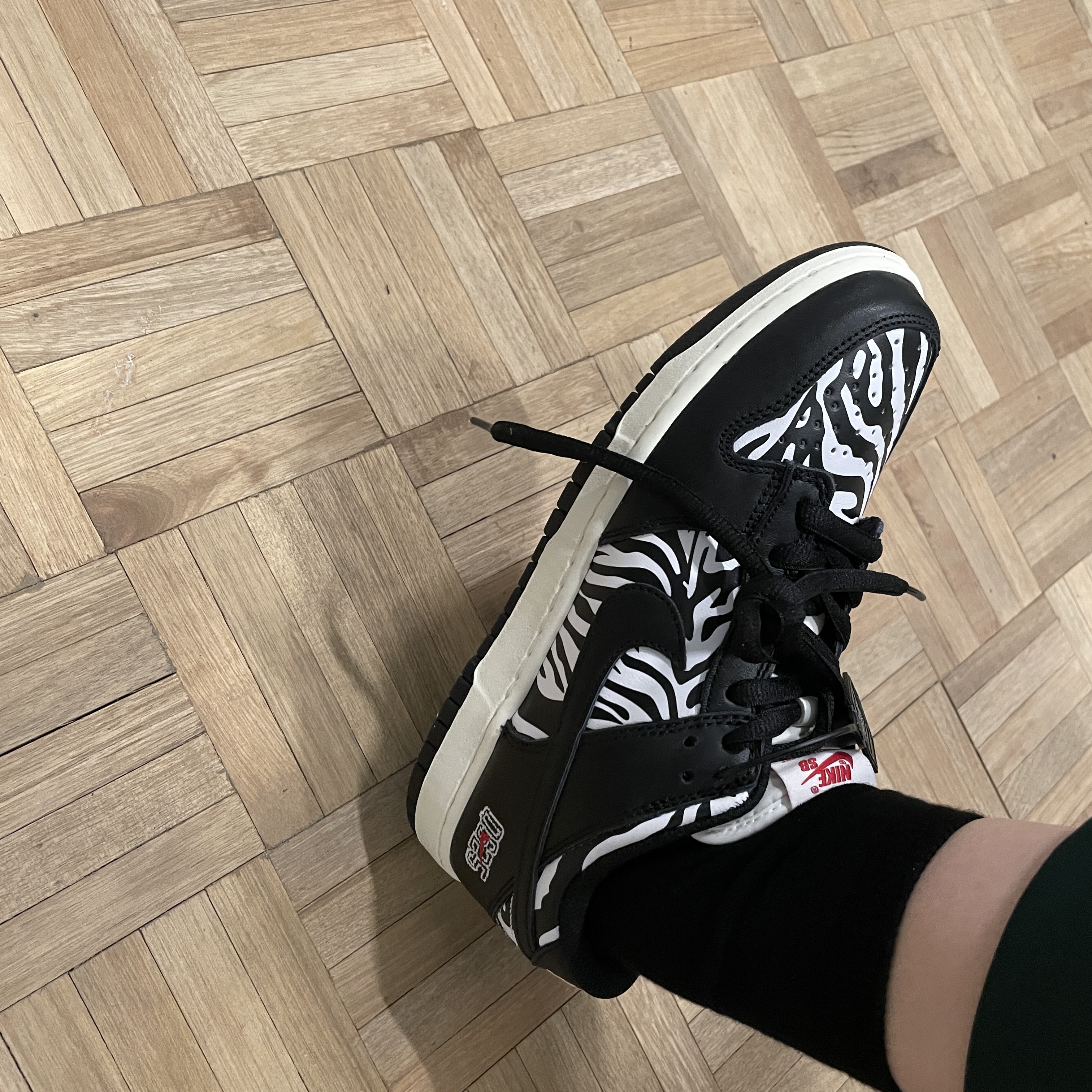 Nike x Quartersnacks SB Dunk Low Zebra Cake 착용 스타일 - 1