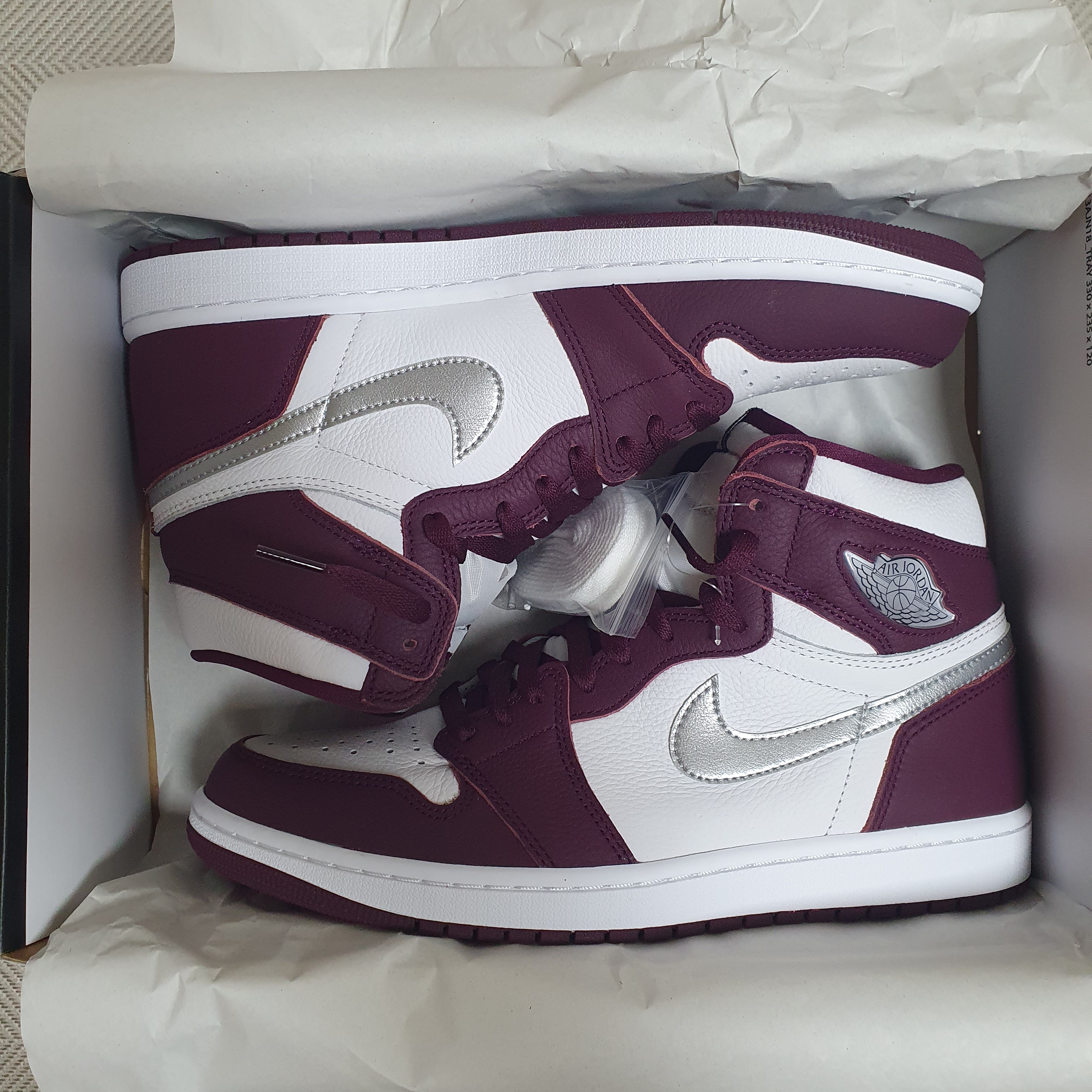 Jordan 1 Retro High OG Bordeaux 착용 스타일 - 3