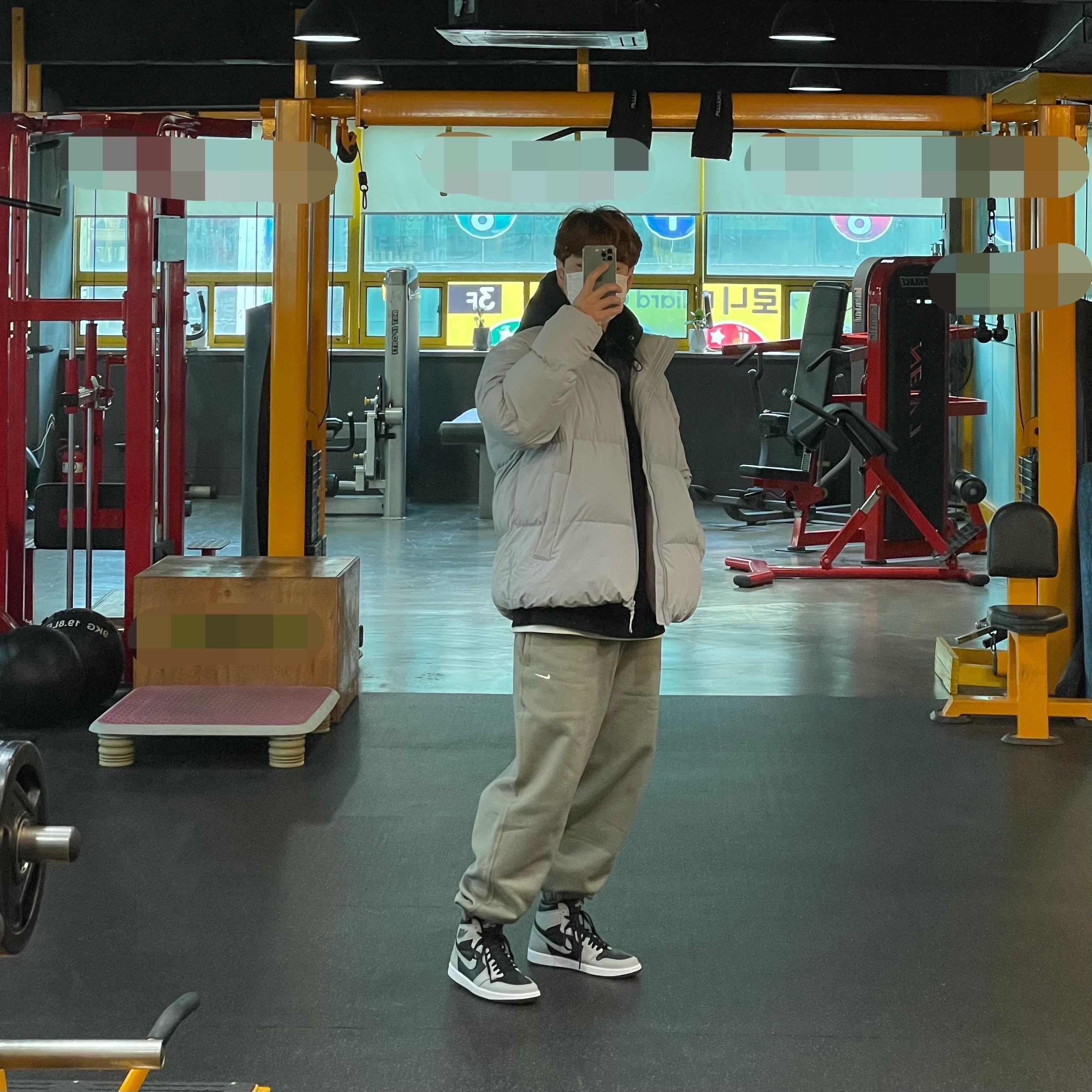 Jordan 1 Retro High OG Shadow 2.0, Nike NRG Solo Swoosh Fleece Pants Light Army - Asia 착용 스타일