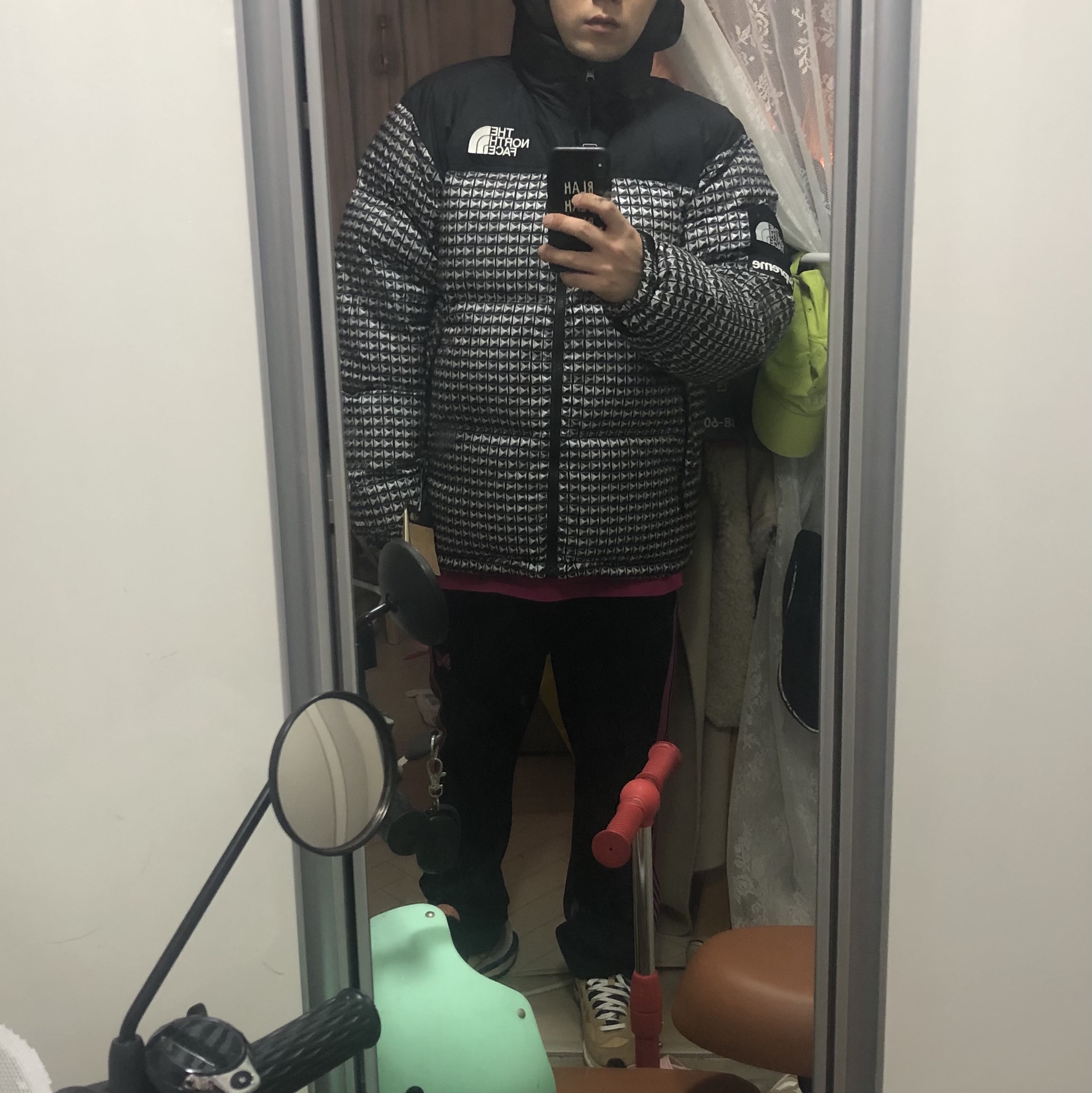 Supreme x The North Face Studded Nuptse Jacket Black - 21SS, Nike x Sacai VaporWaffle Sesame and Blue Void 착용 스타일