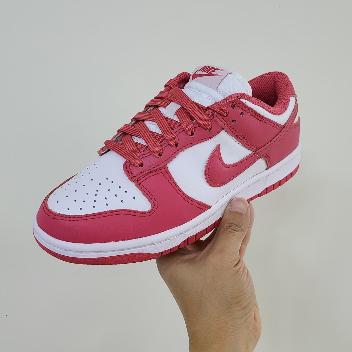 (W) Nike Dunk Low Archeo Pink 착용 스타일 - 1
