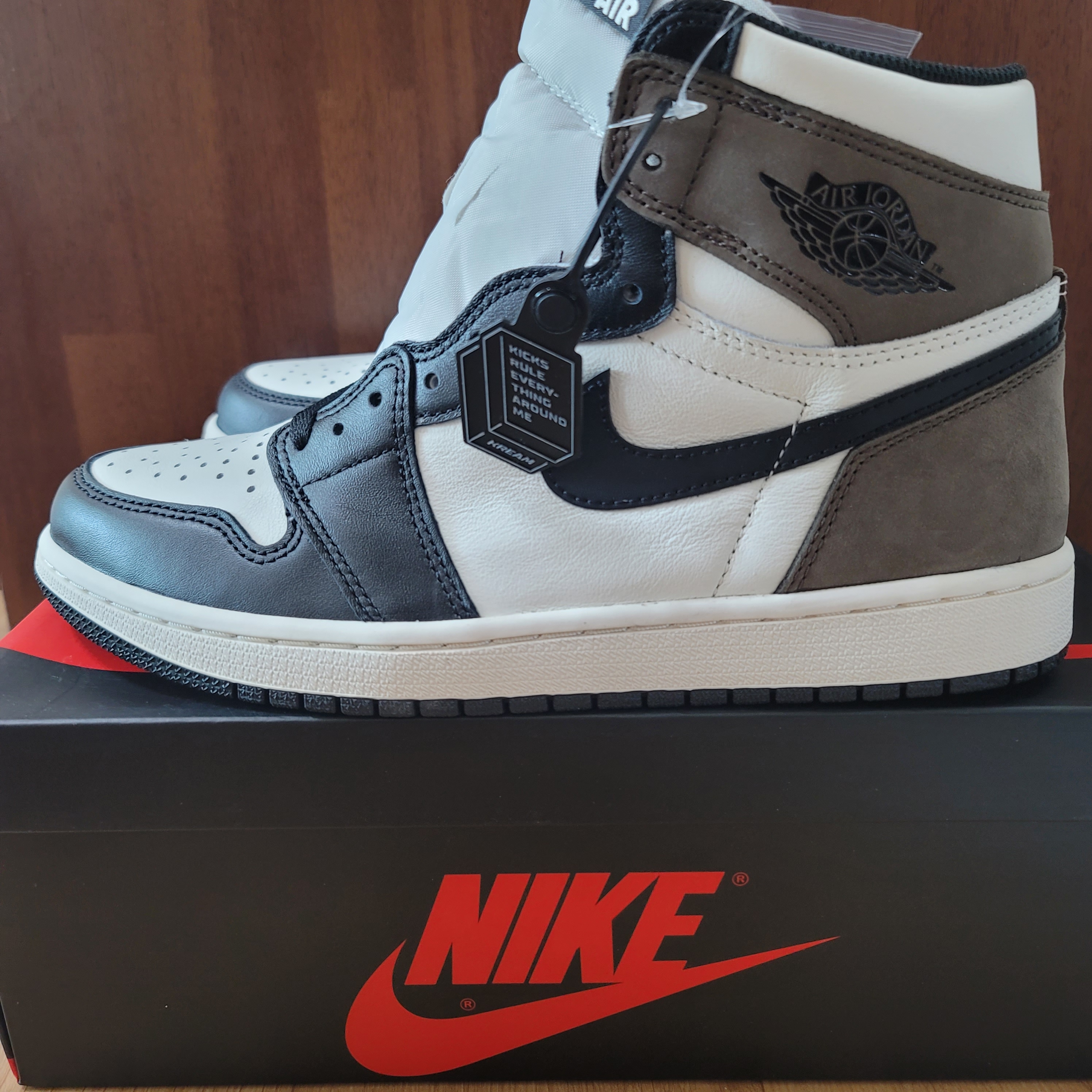Jordan 1 Retro High OG Black Mocha 착용 스타일 - 1
