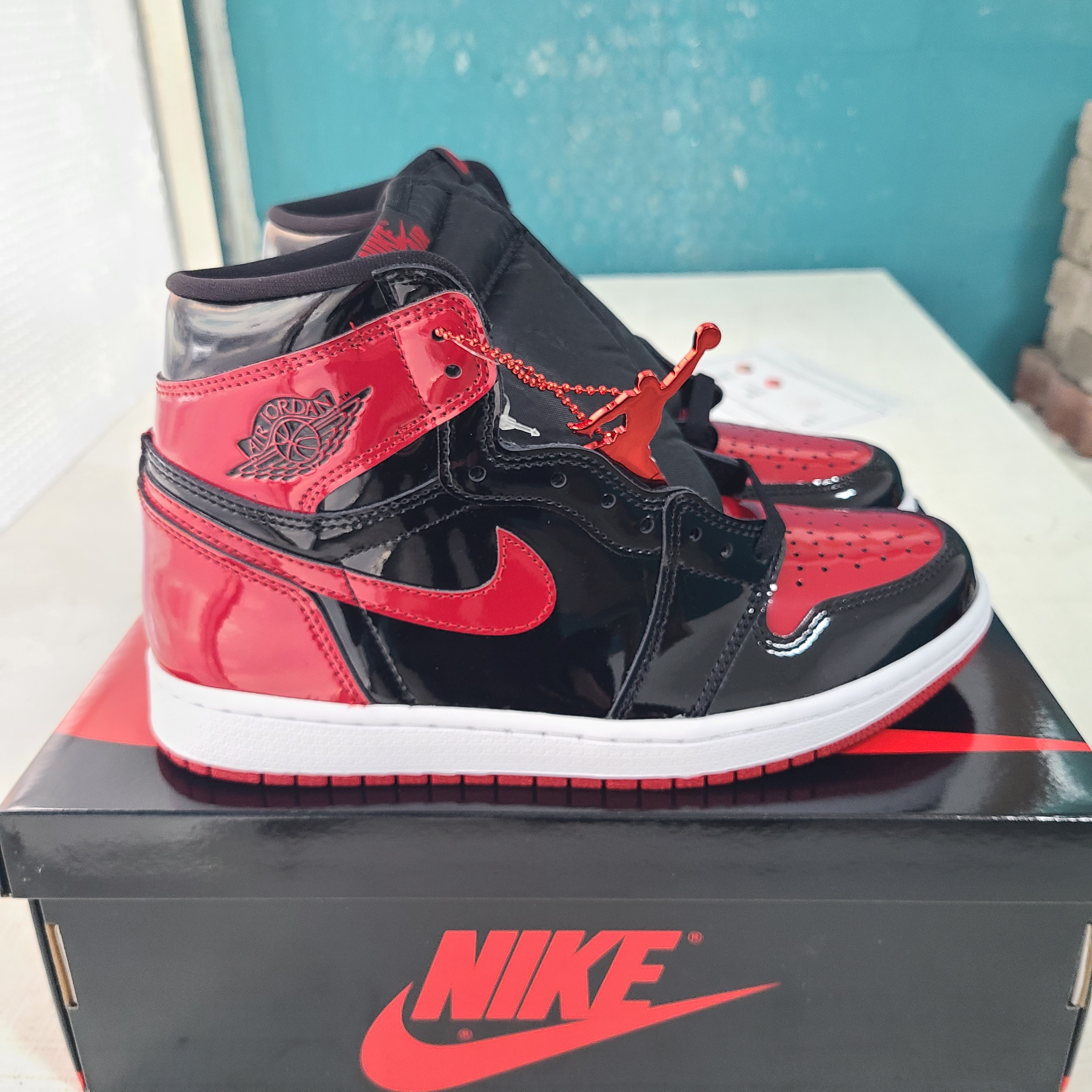 Jordan 1 Retro High OG Patent Bred 착용 스타일 - 1