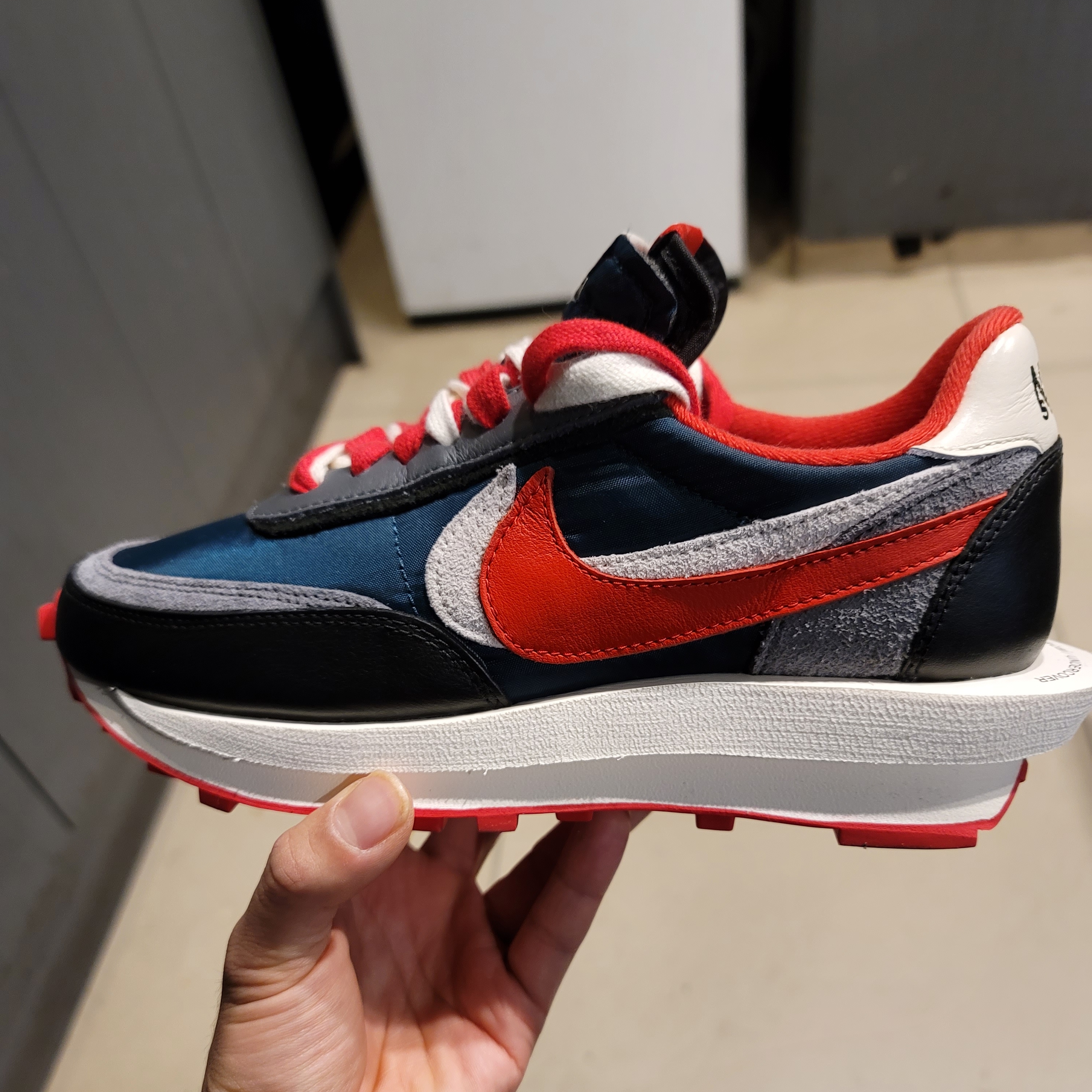Nike x Sacai x Undercover LDWaffle Midnight Spruce University Red 착용 스타일
