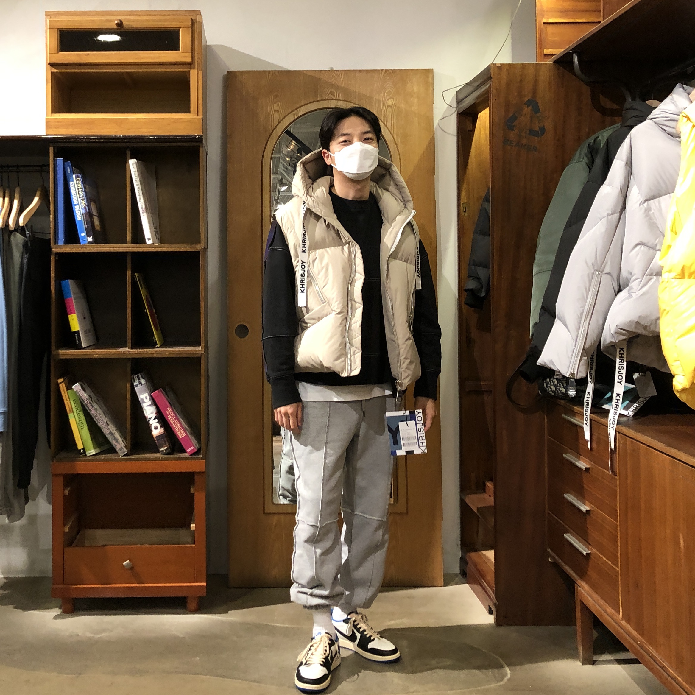 Jordan 1 x Travis Scott x Fragment Retro Low OG SP Military Blue 착용 스타일 - 2