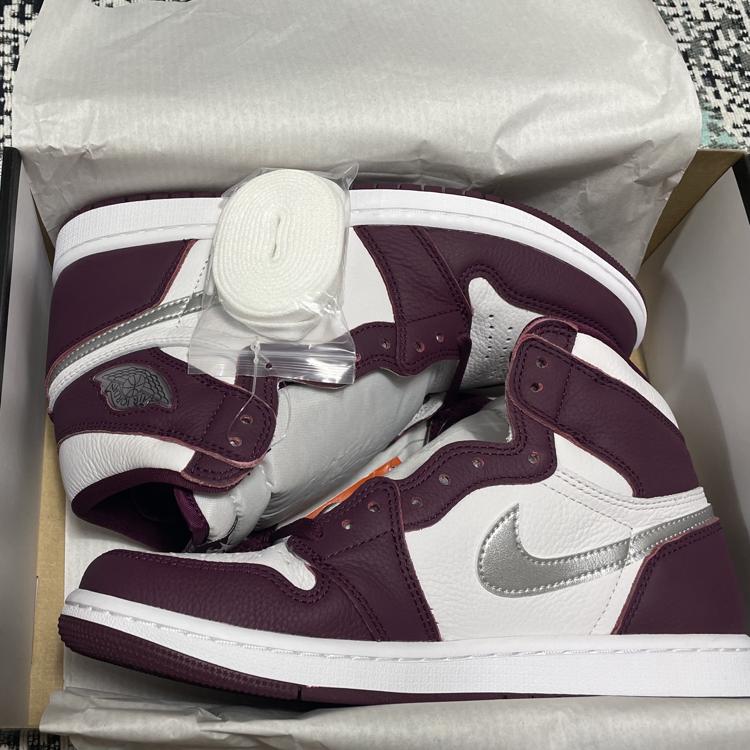 Jordan 1 Retro High OG Bordeaux 착용 스타일