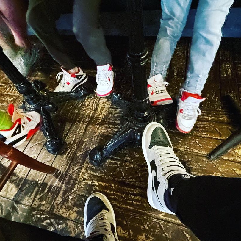 Jordan 1 Retro High OG Shadow 2.0, Adidas Yeezy Boost 350 V2 Zebra 2017/2019/2020 착용 스타일
