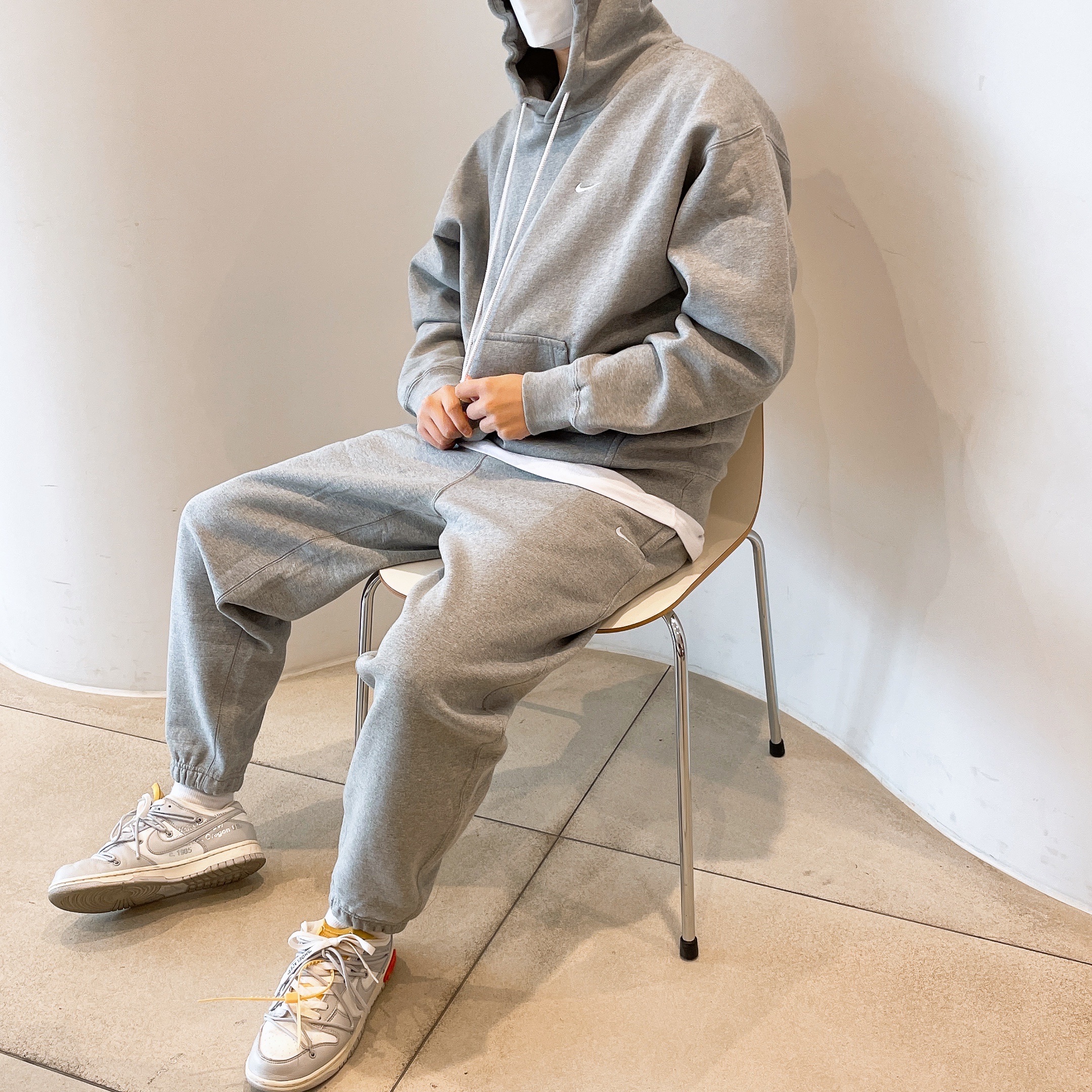 Nike NRG Solo Swoosh Fleece Pants Dark Grey Heather - Asia, Nike NRG Solo Swoosh Fleece Hoodie Dark Grey Heather - Asia 착용 스타일 - 1