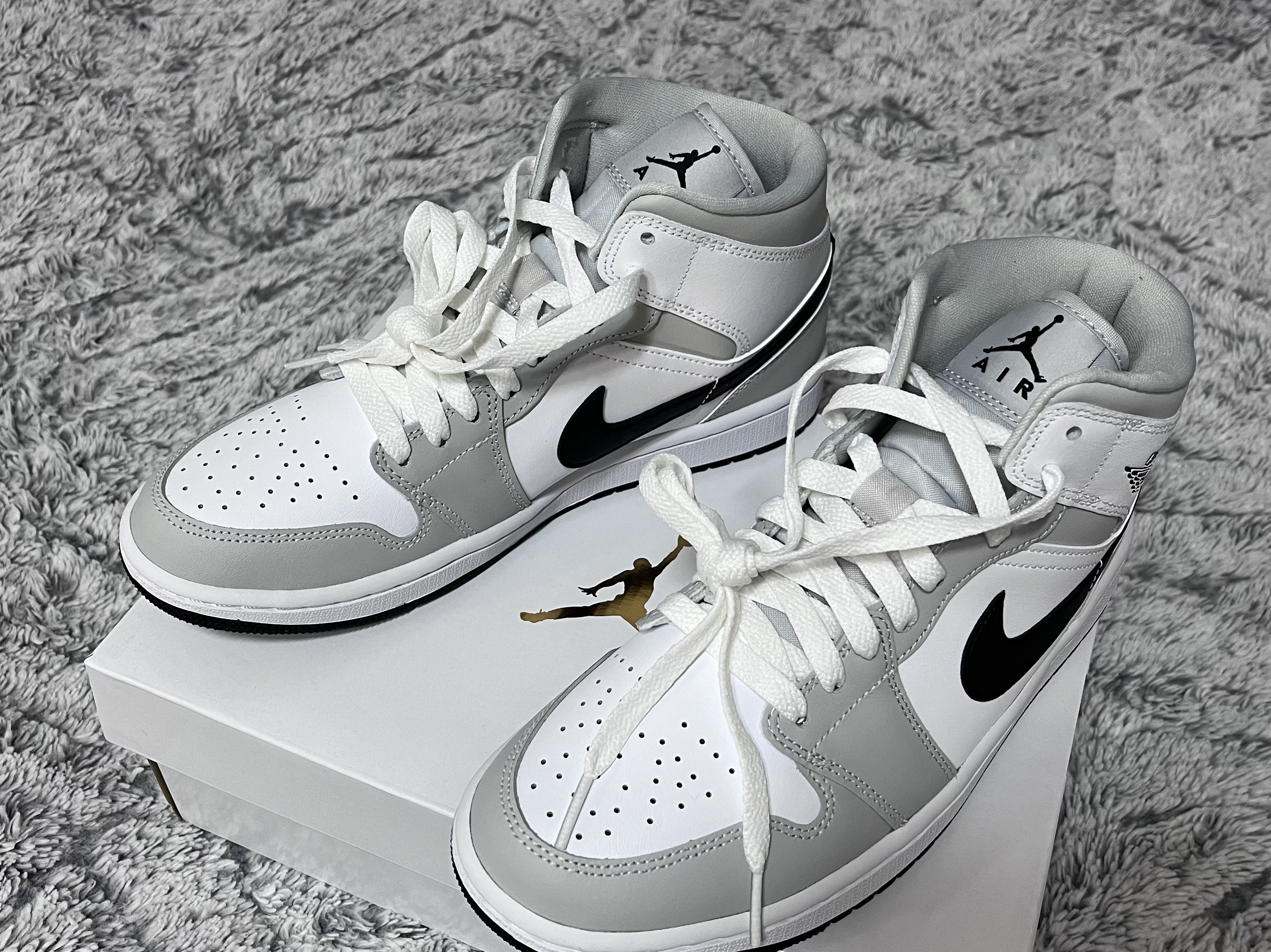 (W) Jordan 1 Mid Grey Fog 착용 스타일