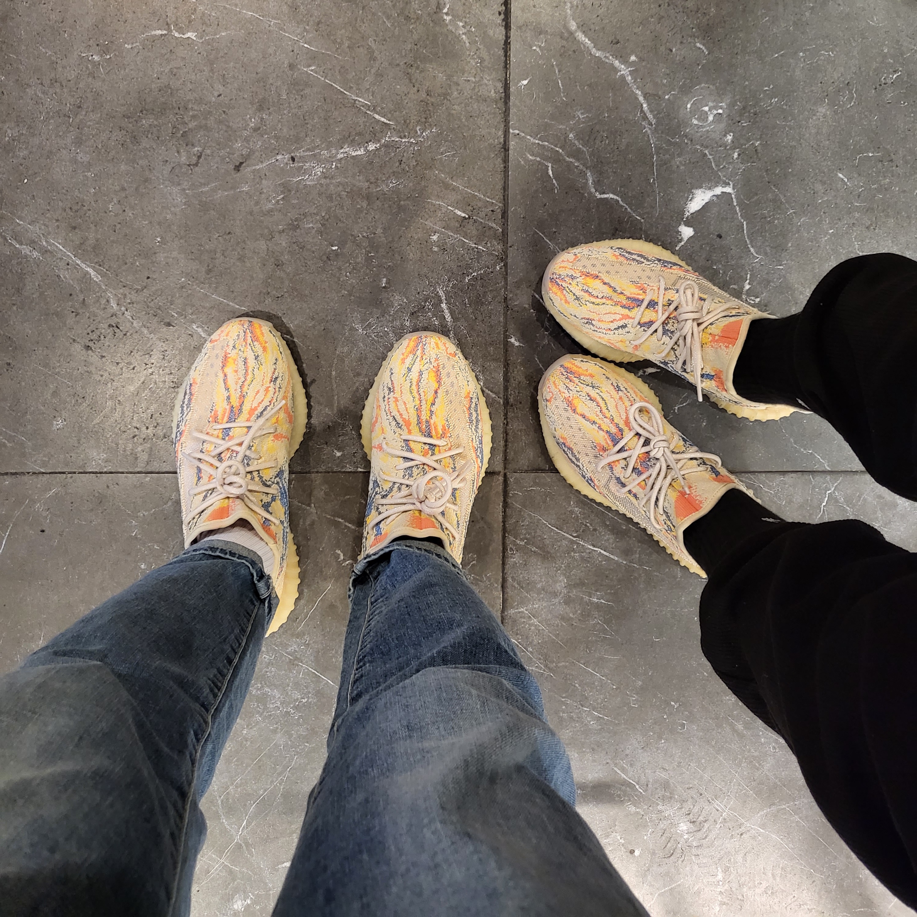 Adidas Yeezy Boost 350 V2 MX Oat 착용 스타일