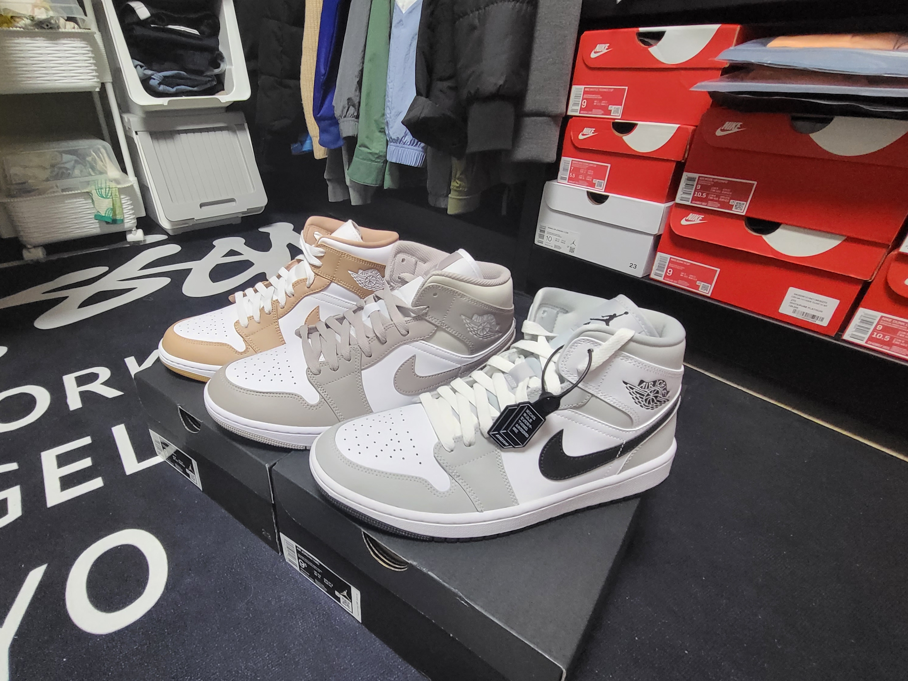 (W) Jordan 1 Mid Grey Fog, Jordan 1 Mid College Grey 착용 스타일 - 1