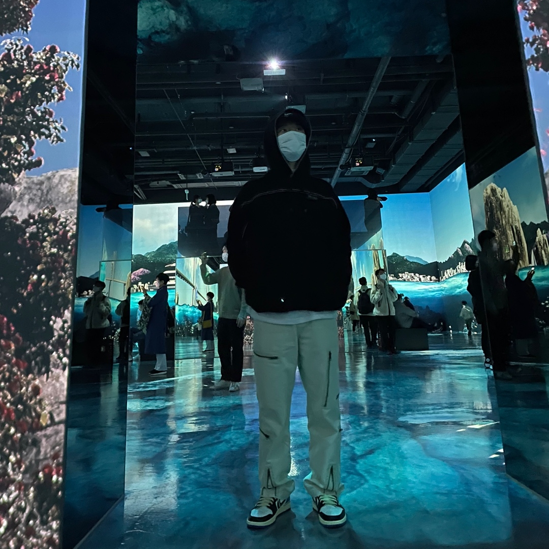 Palace Reflecto Hood Black - 19SS, Jordan 1 x Travis Scott x Fragment Retro Low OG SP Military Blue 착용 스타일 - 2