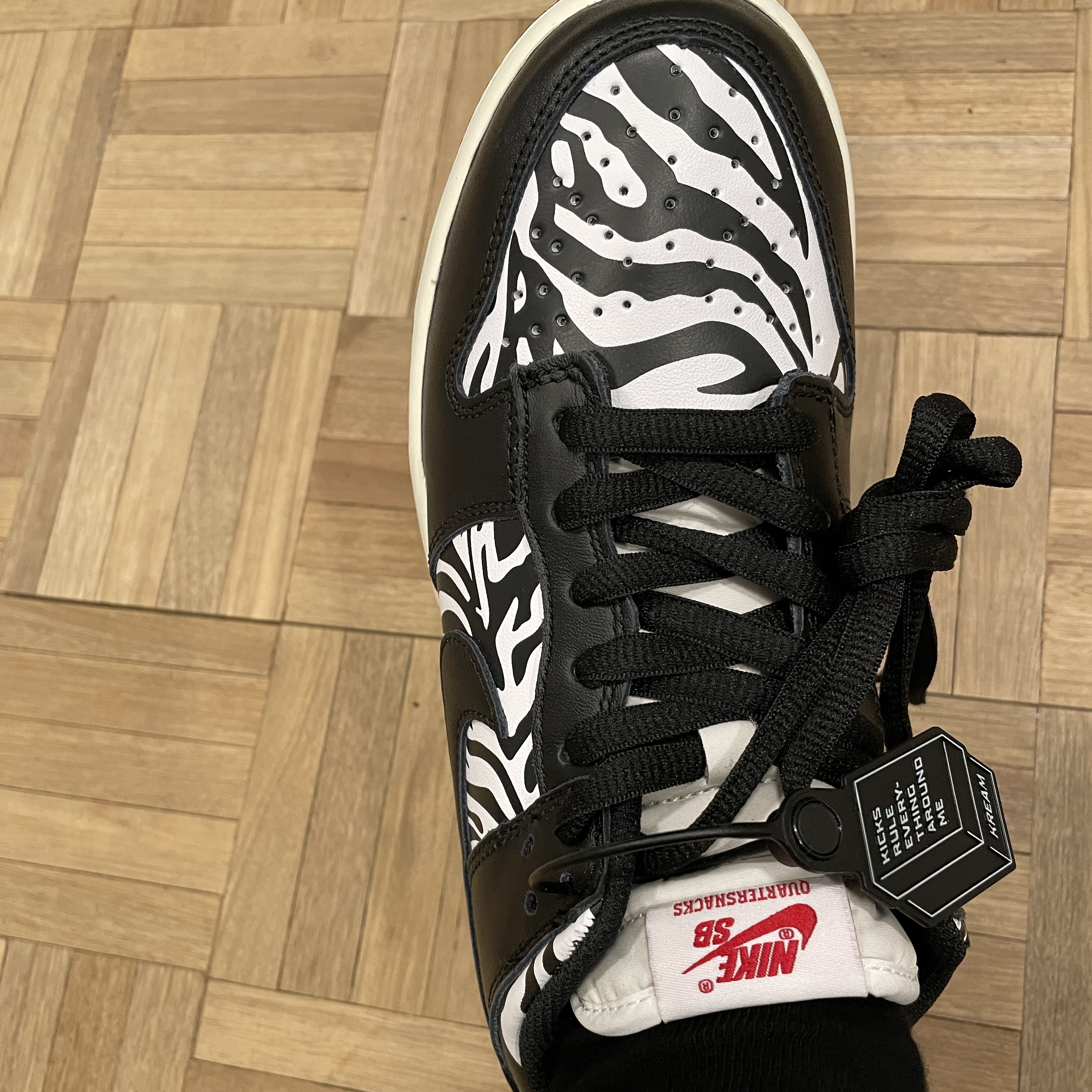 Nike x Quartersnacks SB Dunk Low Zebra Cake 착용 스타일 - 3