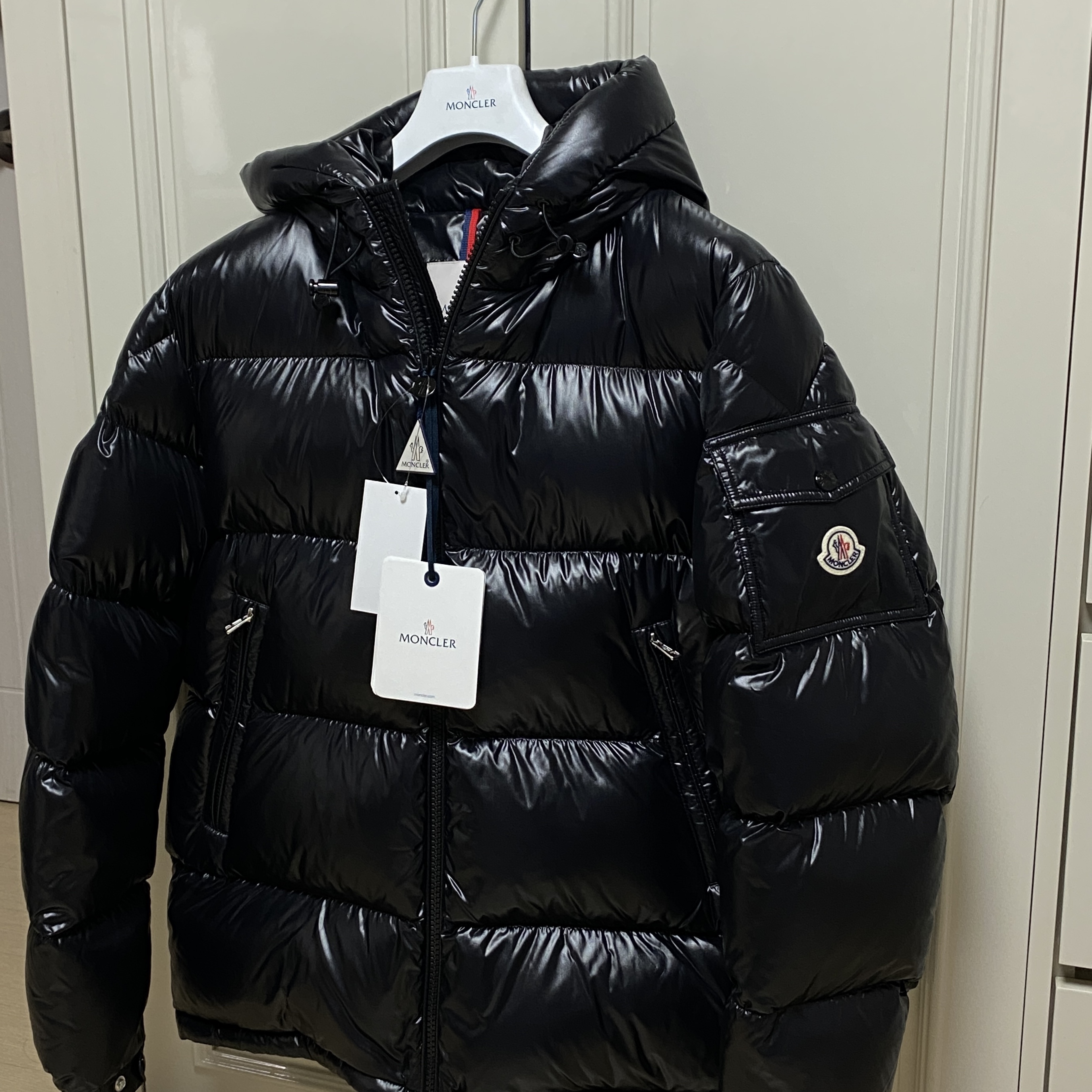 Moncler Ecrins Short Down Jacket Black - 21FW 착용 스타일