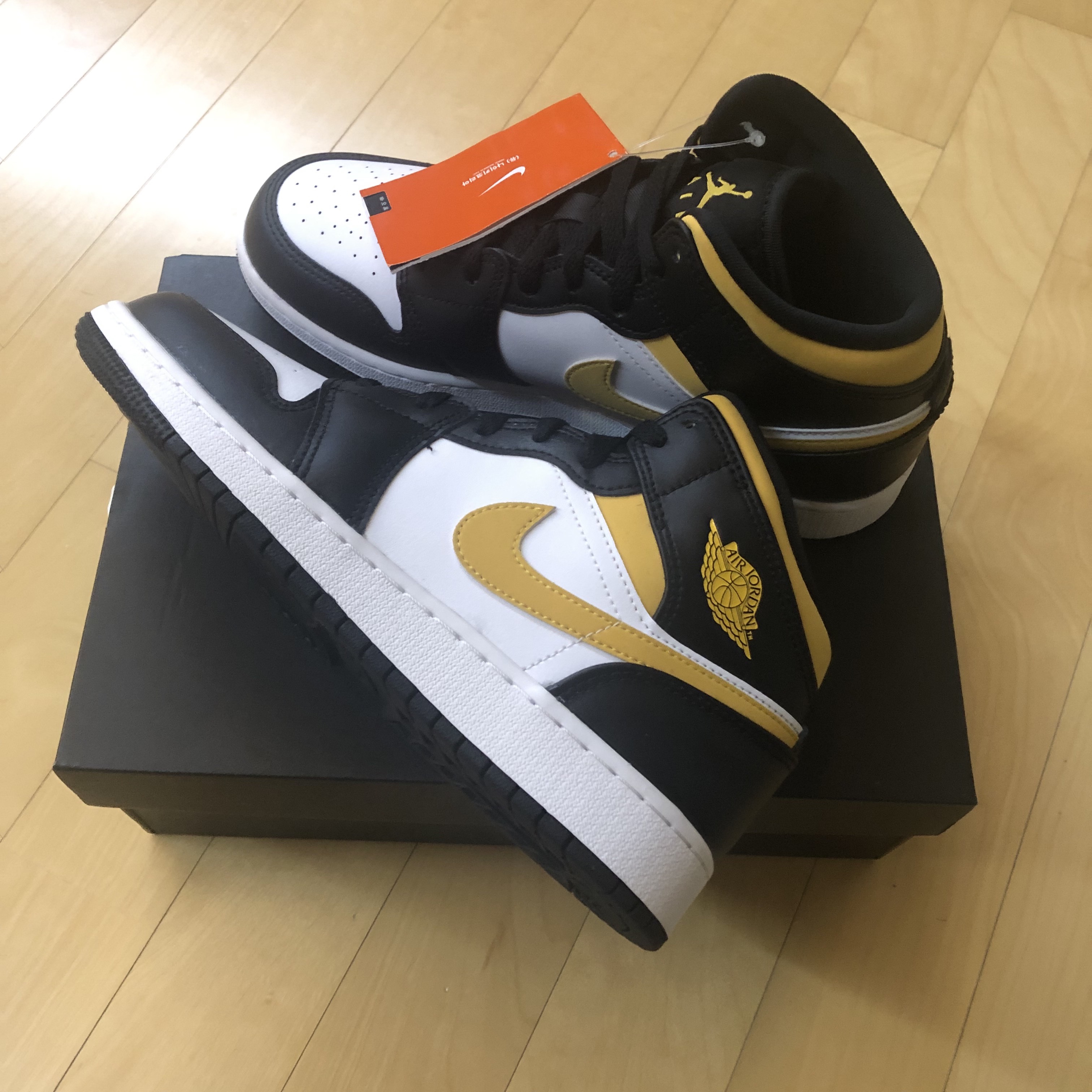 Jordan 1 Mid Pollen 착용 스타일 - 2
