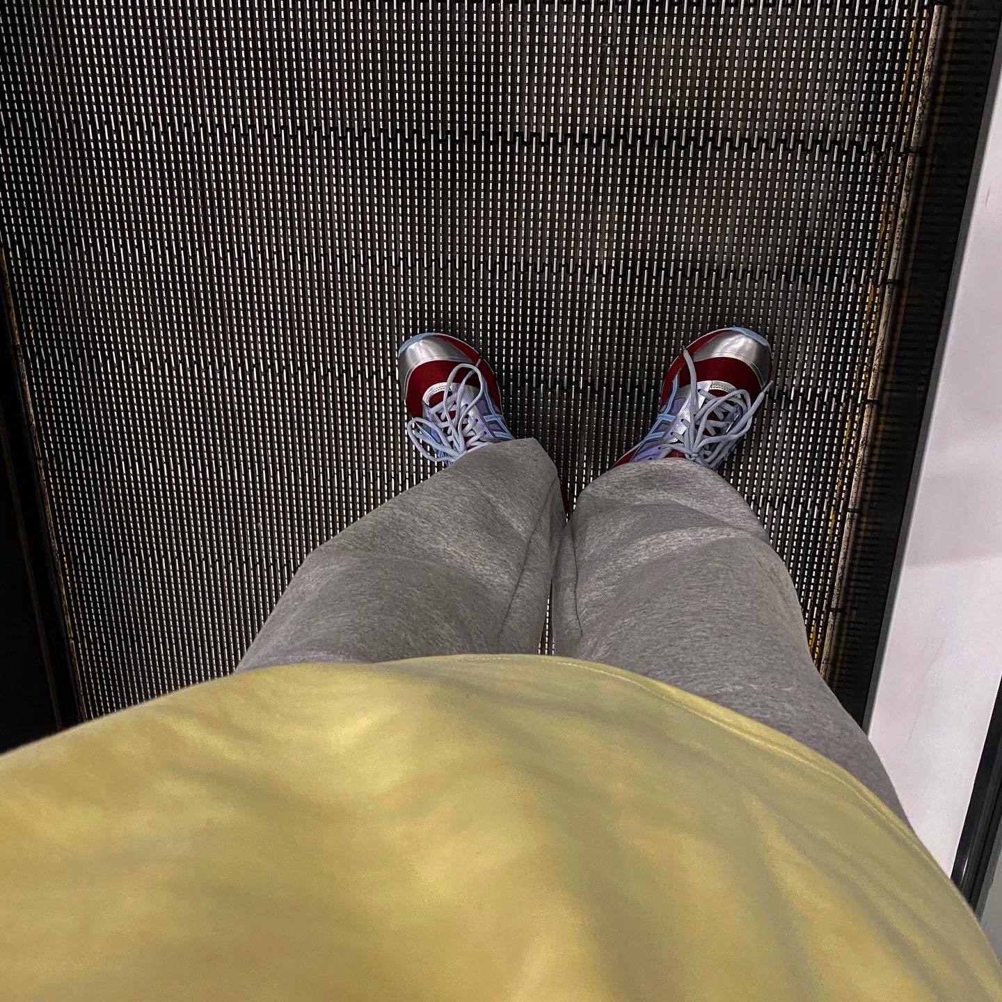 IAB Studio Long Sleeve Lemon, (W) Asics FN2-S Gel-Contend 5 Beet Juice Pure Silver 착용 스타일 - 2