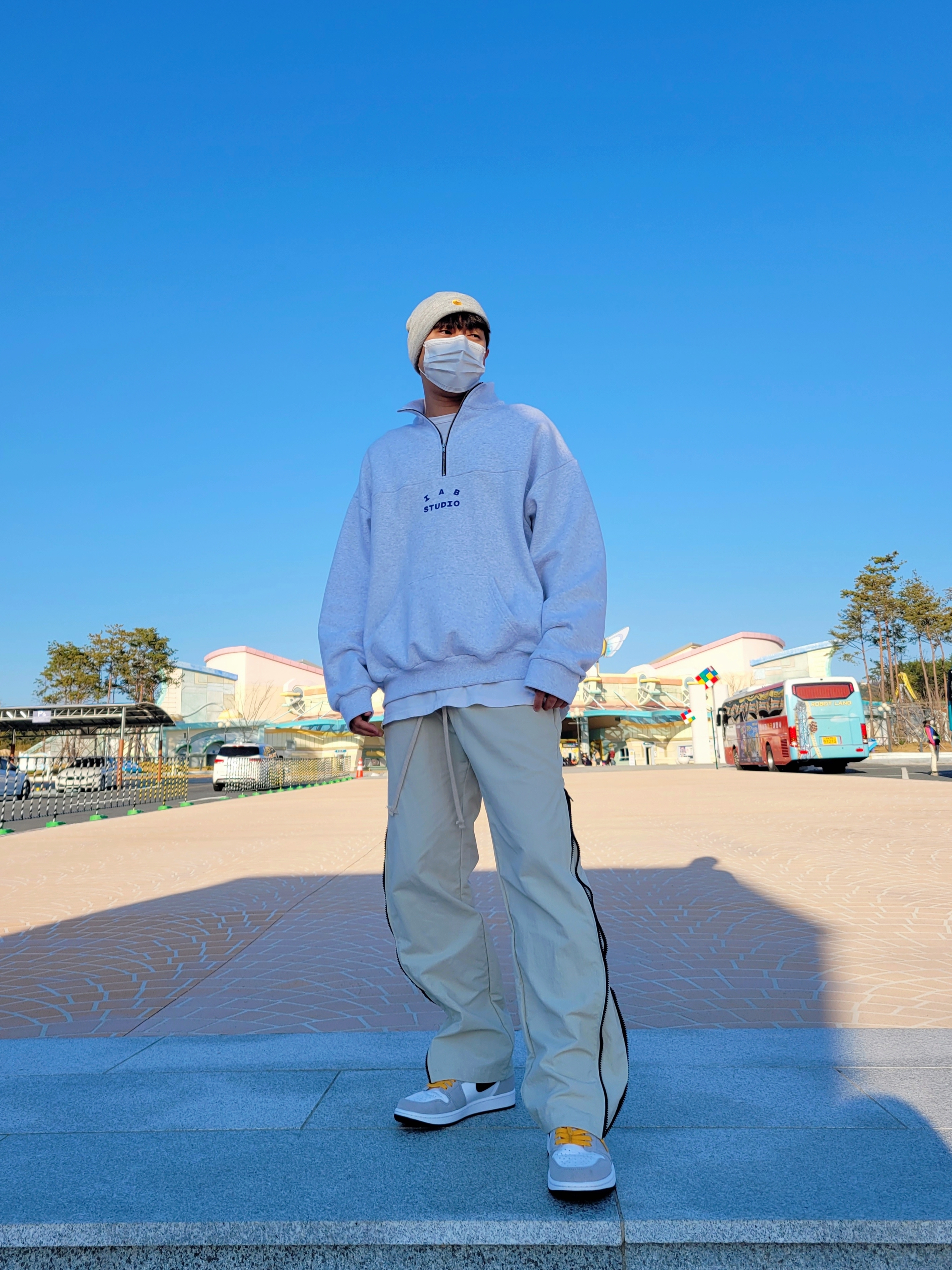 IAB Studio Half Zip Pullover Light Gray, Jordan 1 Retro High OG Light Smoke Grey 착용 스타일 - 2