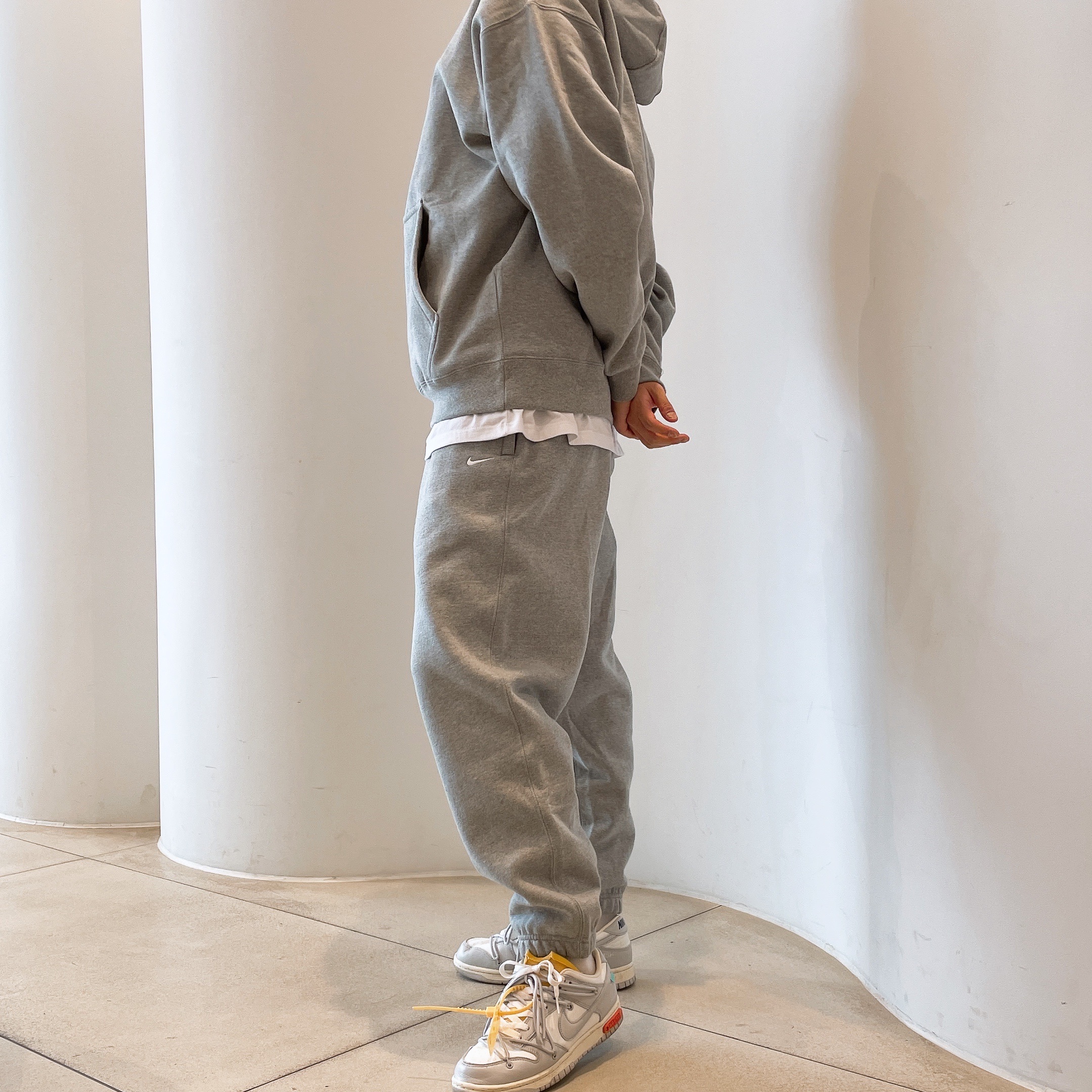 Nike NRG Solo Swoosh Fleece Pants Dark Grey Heather - Asia, Nike NRG Solo Swoosh Fleece Hoodie Dark Grey Heather - Asia 착용 스타일 - 2