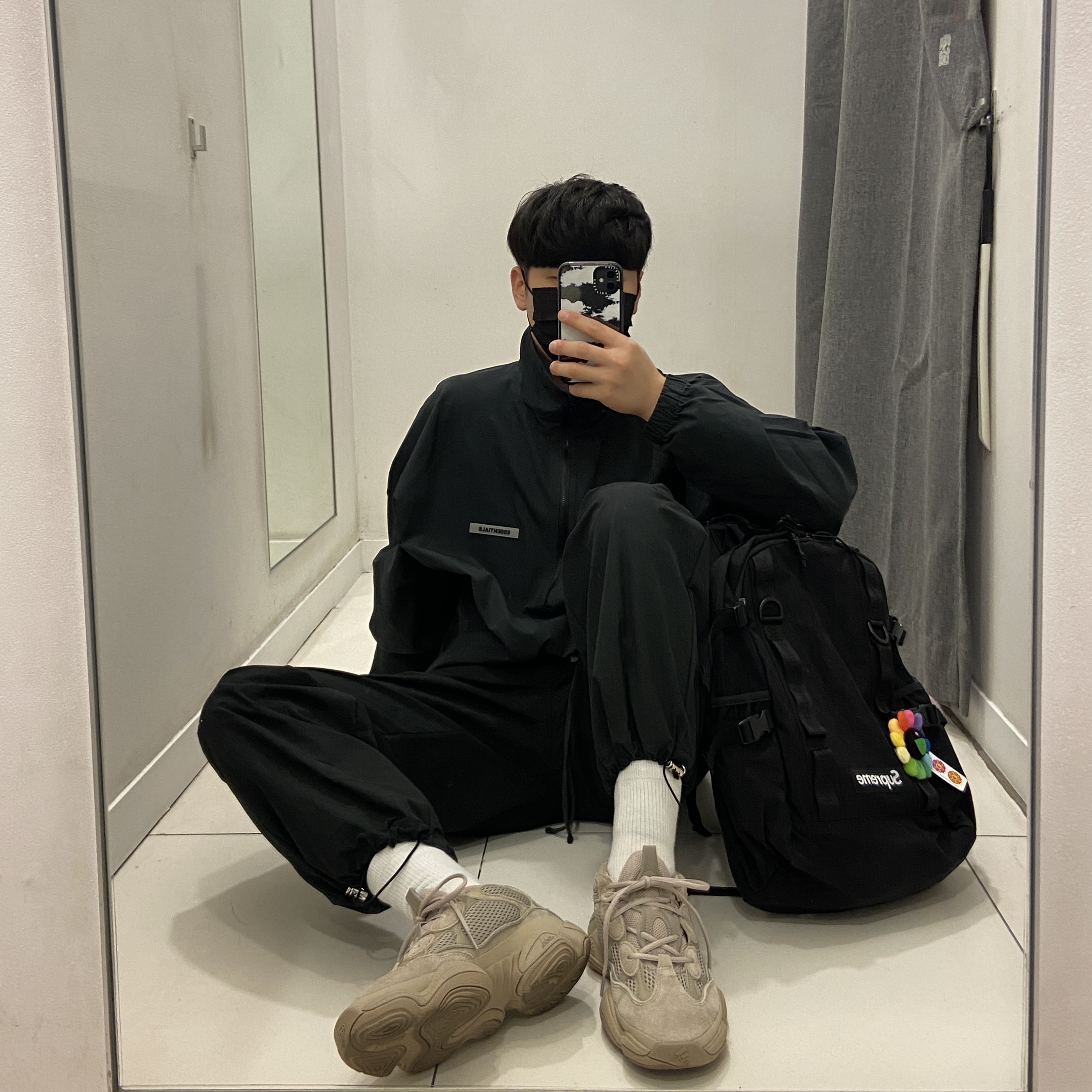 Adidas Yeezy 500 Taupe Light, Supreme Backpack Black - 20FW 착용 스타일