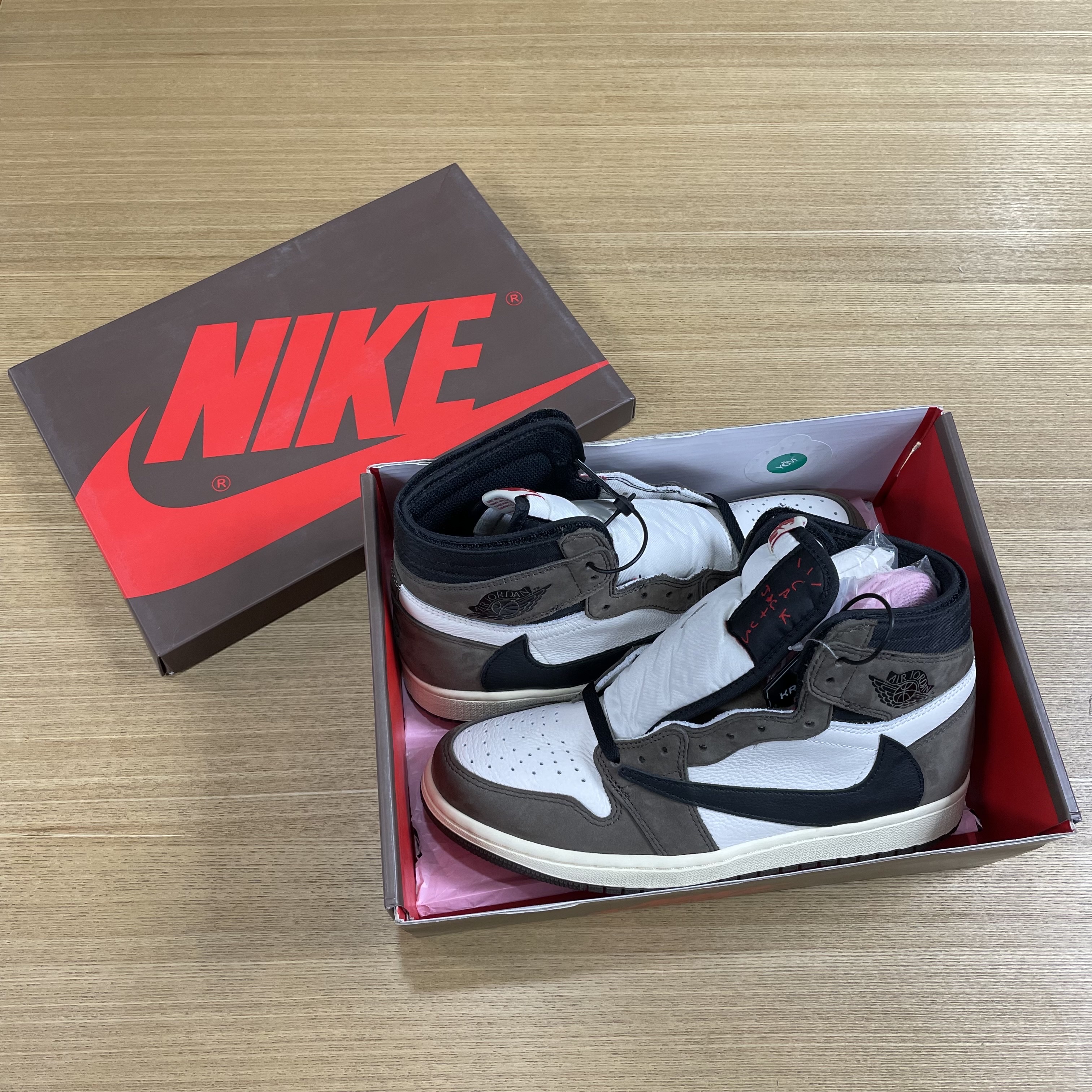 Jordan 1 x Travis Scott Retro High OG SP Mocha, Essentials Pull-Over Hoodie Harvest - 21FW 착용 스타일 - 1