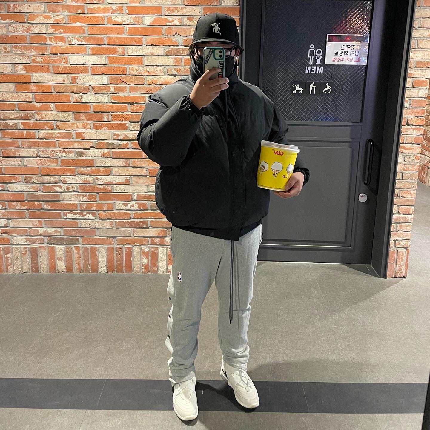 Nike x Fear of God Air Fear of God Raid Light Bone, Nike x Fear of God Warm Up Pants Dust 착용 스타일 - 1