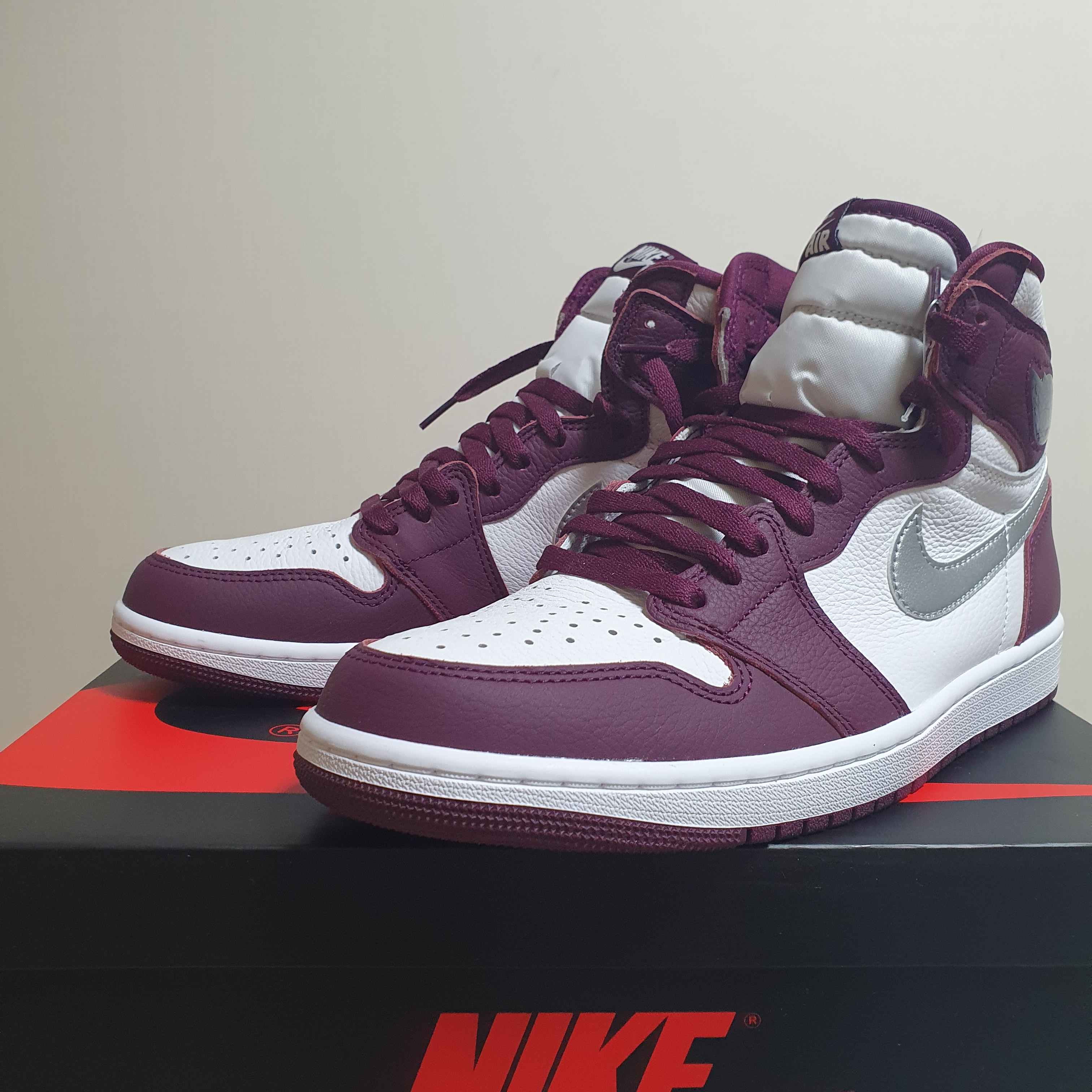 Jordan 1 Retro High OG Bordeaux 착용 스타일 - 2