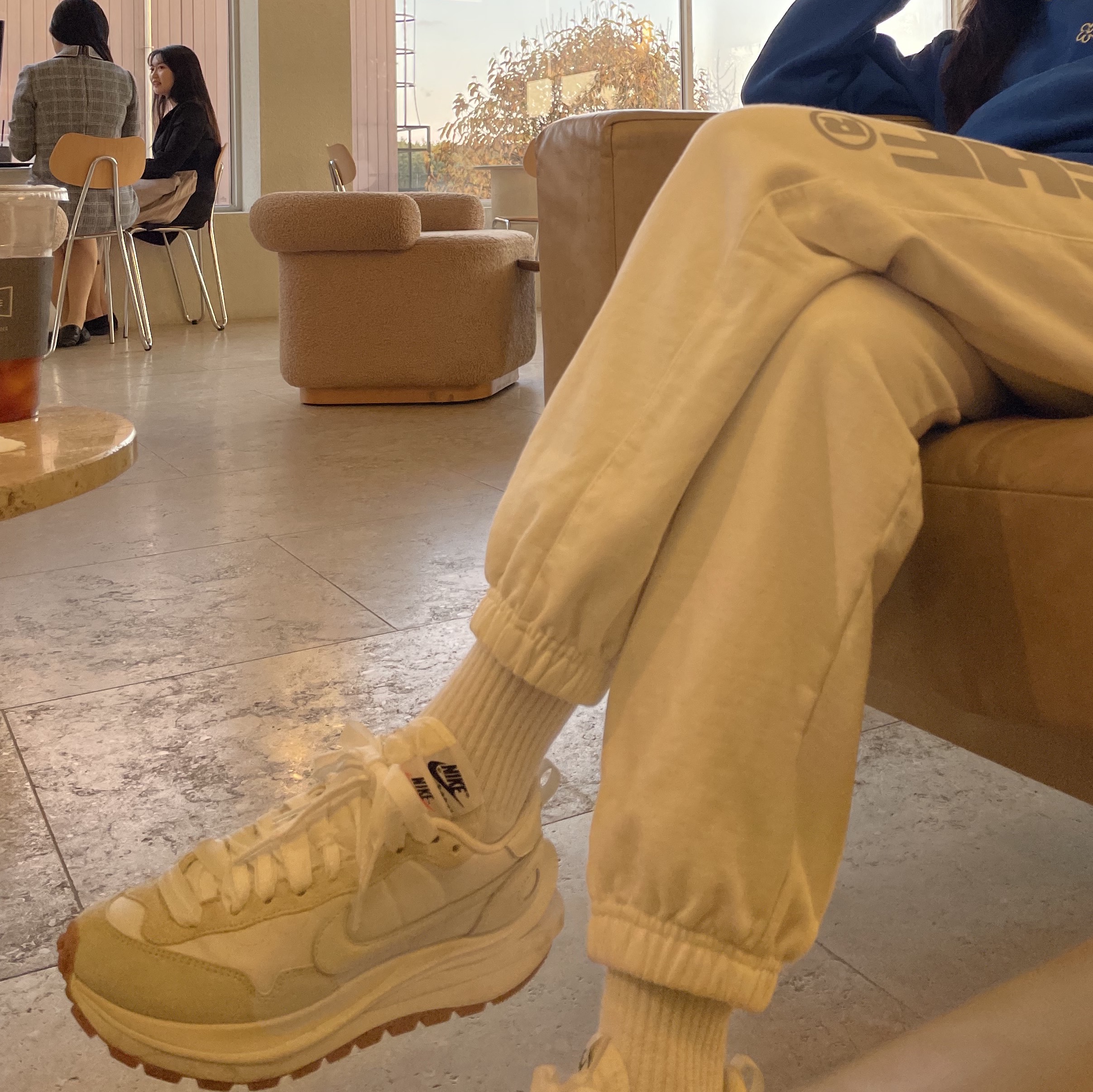 Nike x Sacai VaporWaffle Black White, Nike x Sacai VaporWaffle White and Gum 착용 스타일 - 1