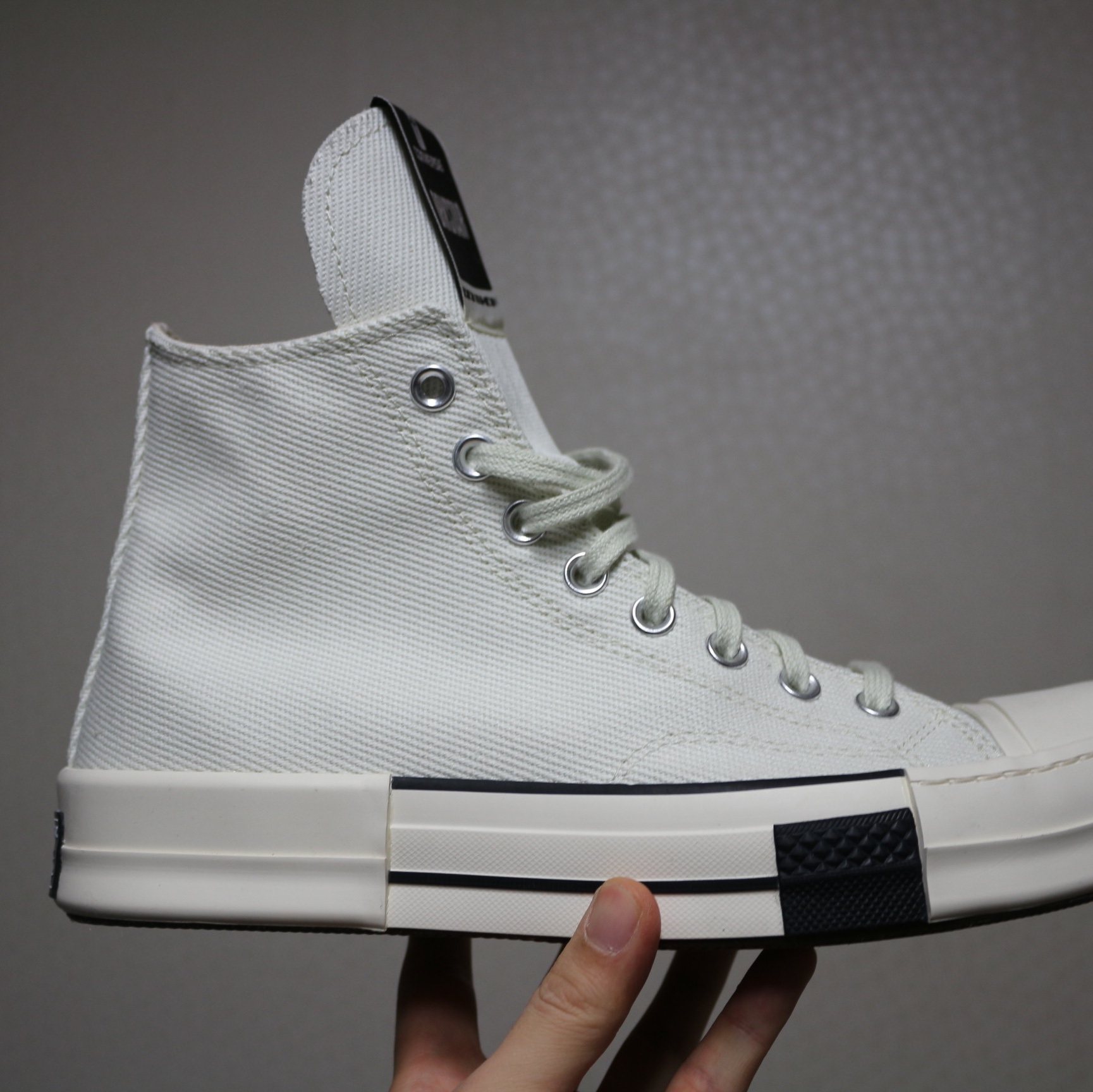 Converse x Drkshdw Drkstr Chuck 70 High Lily White, Converse x Drkshdw Drkstr Chuck 70 Ox Black 착용 스타일 - 3