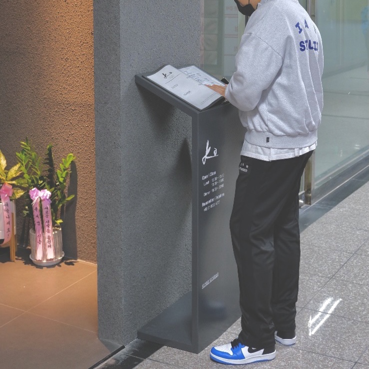IAB Studio Track Pants Black, IAB Studio Half Zip Pullover Light Gray 착용 스타일