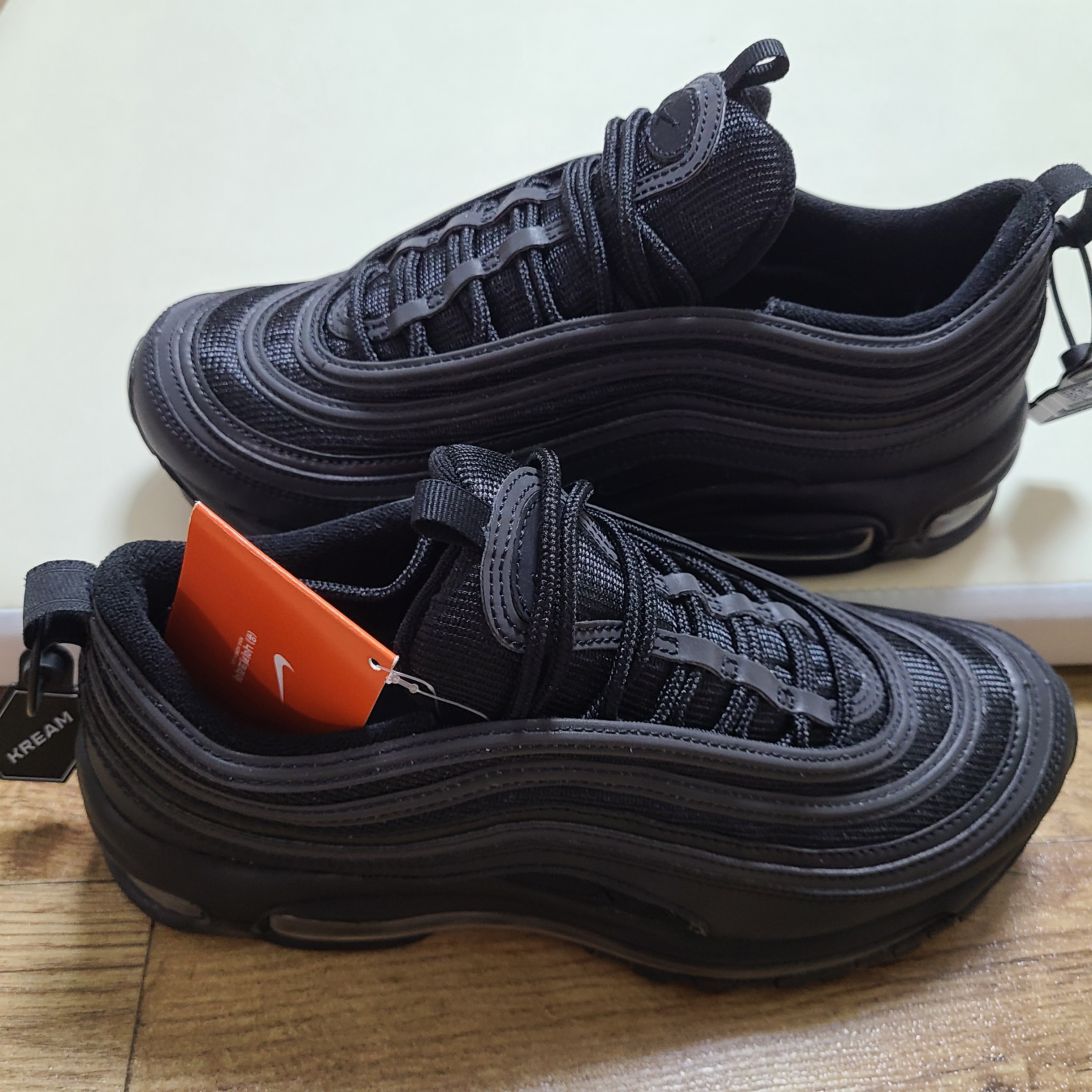 Nike Air Max 97 Triple Black 착용 스타일 - 2