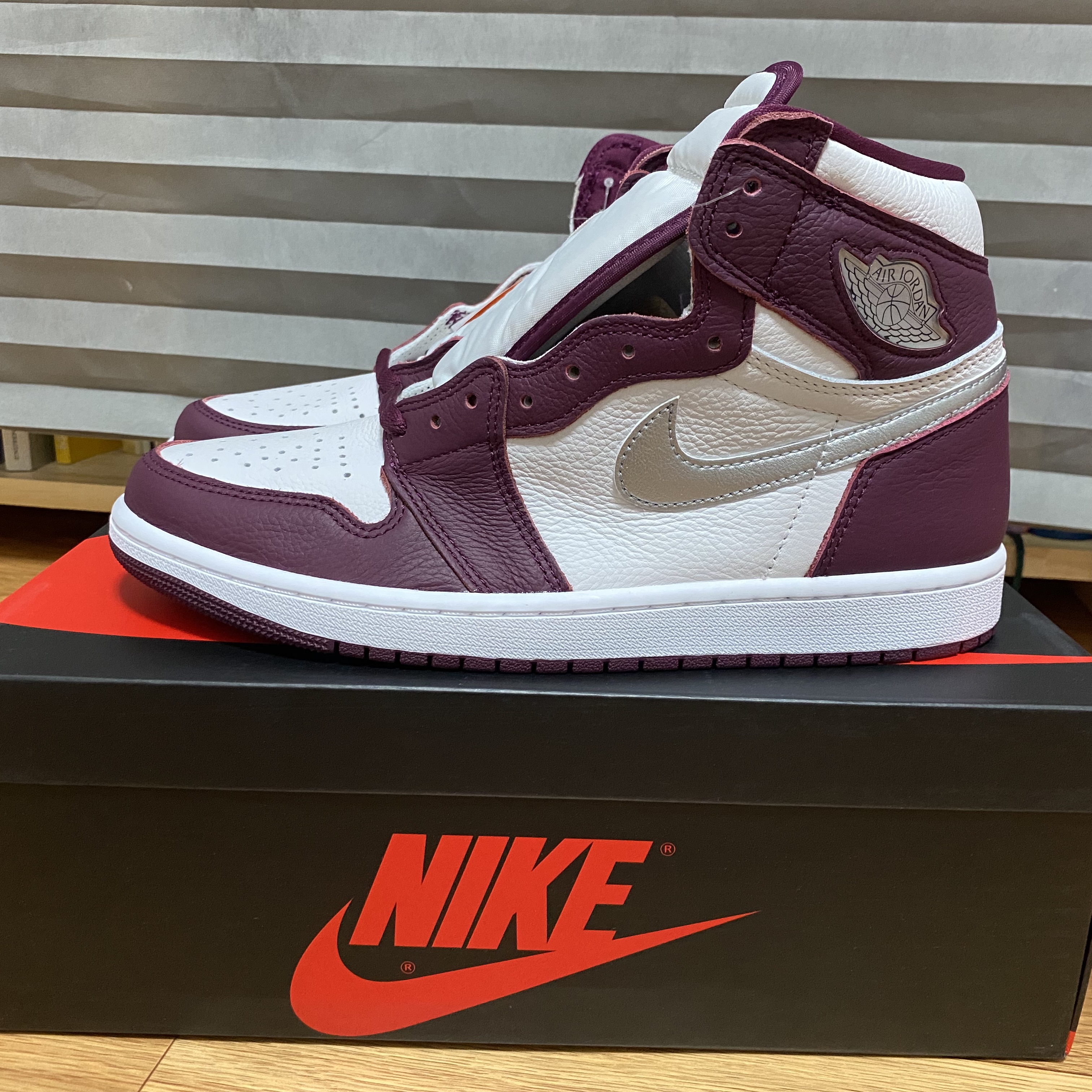 Jordan 1 Retro High OG Bordeaux 착용 스타일 - 1