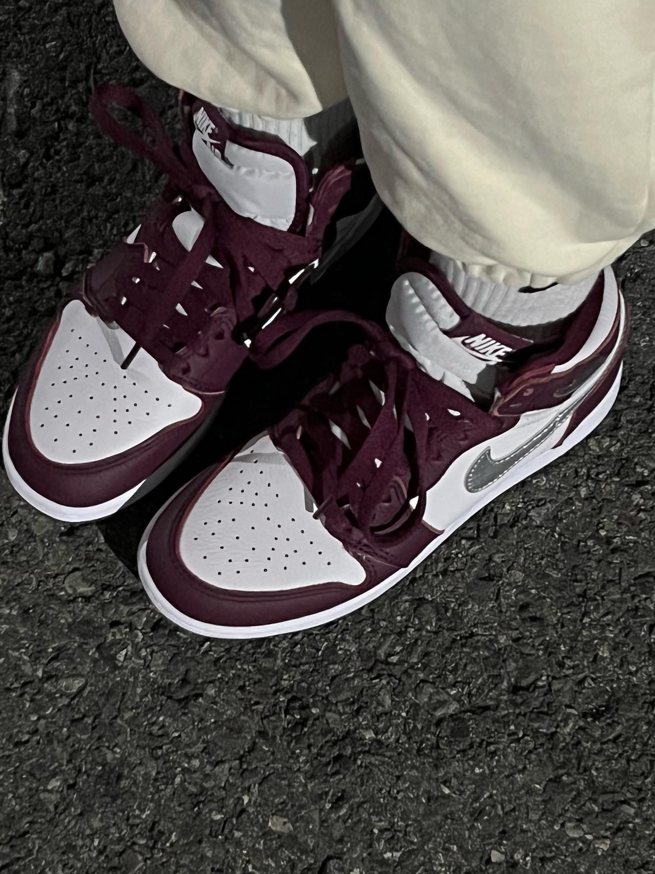 (GS) Jordan 1 Retro High OG Bordeaux 착용 스타일 - 4