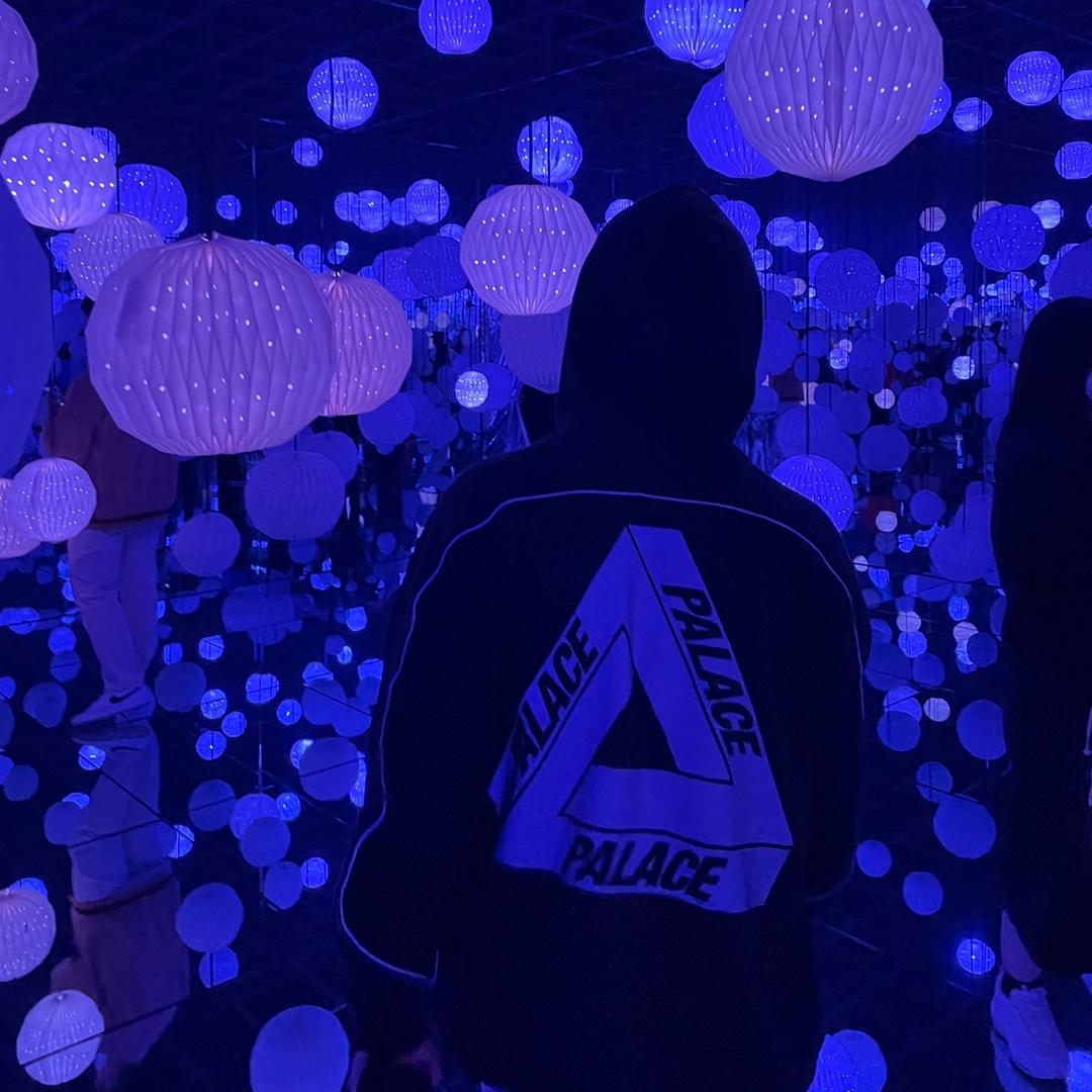 Palace Reflecto Hood Black - 19SS, Jordan 1 x Travis Scott x Fragment Retro Low OG SP Military Blue 착용 스타일 - 3