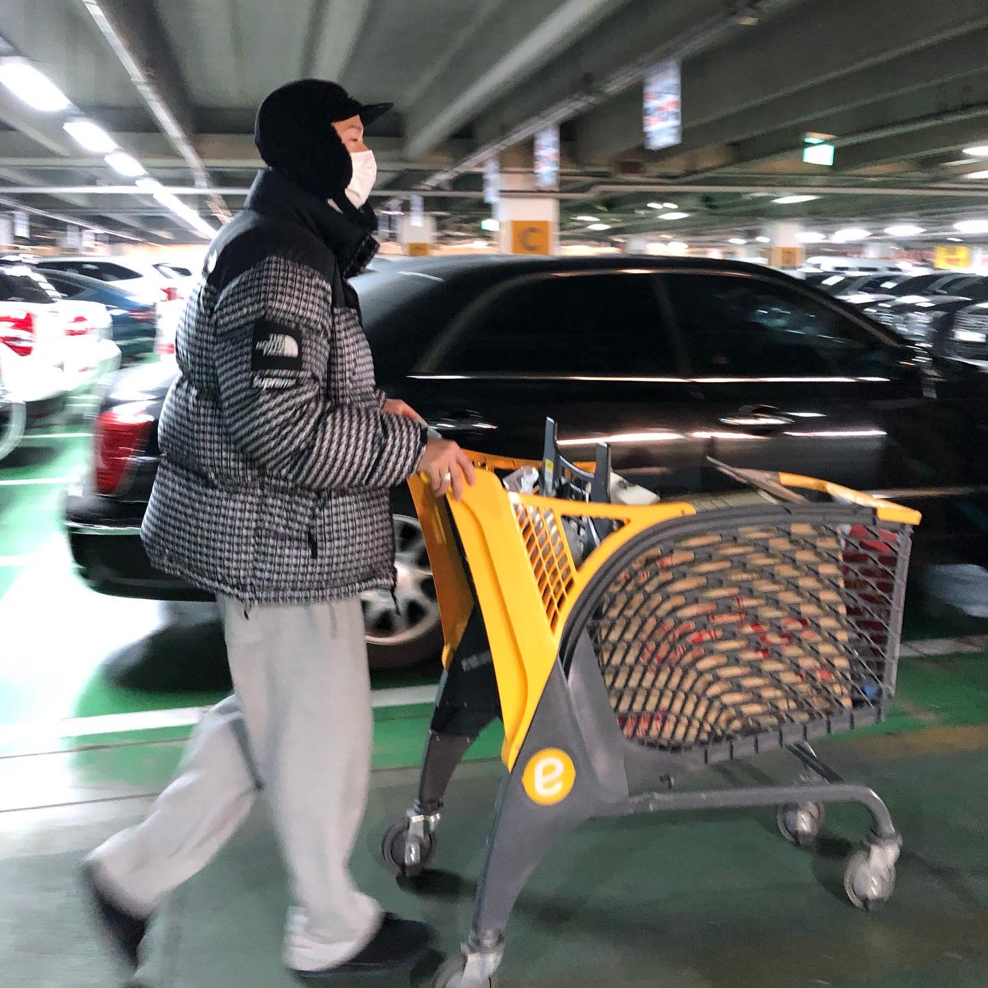 Supreme x The North Face Studded Nuptse Jacket Black - 21SS 착용 스타일