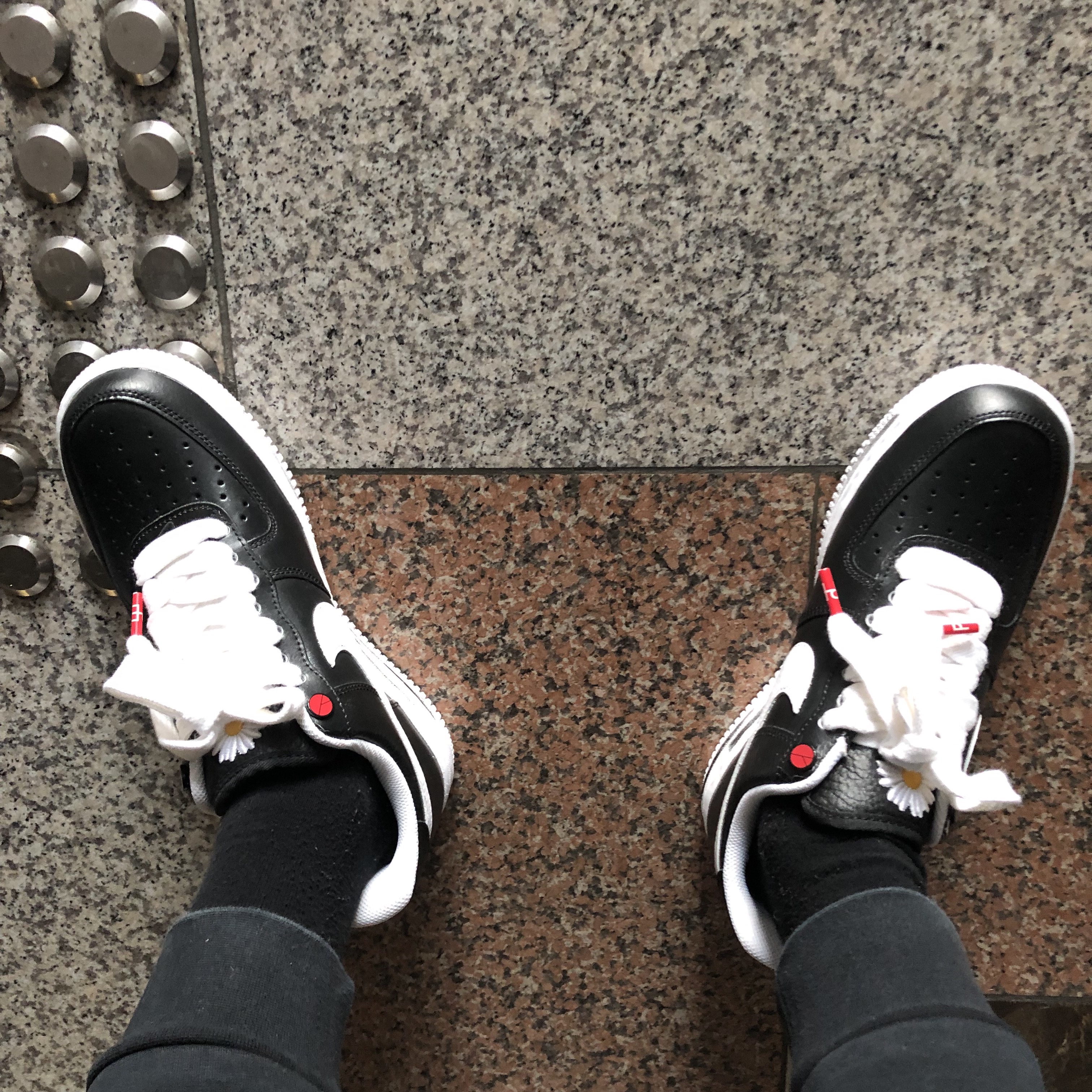 Nike x Peaceminusone Air Force 1 Low Para-Noise 착용 스타일